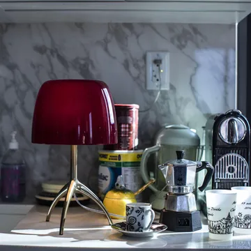 Lampe de table Lumiere Piccola Dimbar - Abat-jour rouge cerise-pied en aluminium - Foscarini