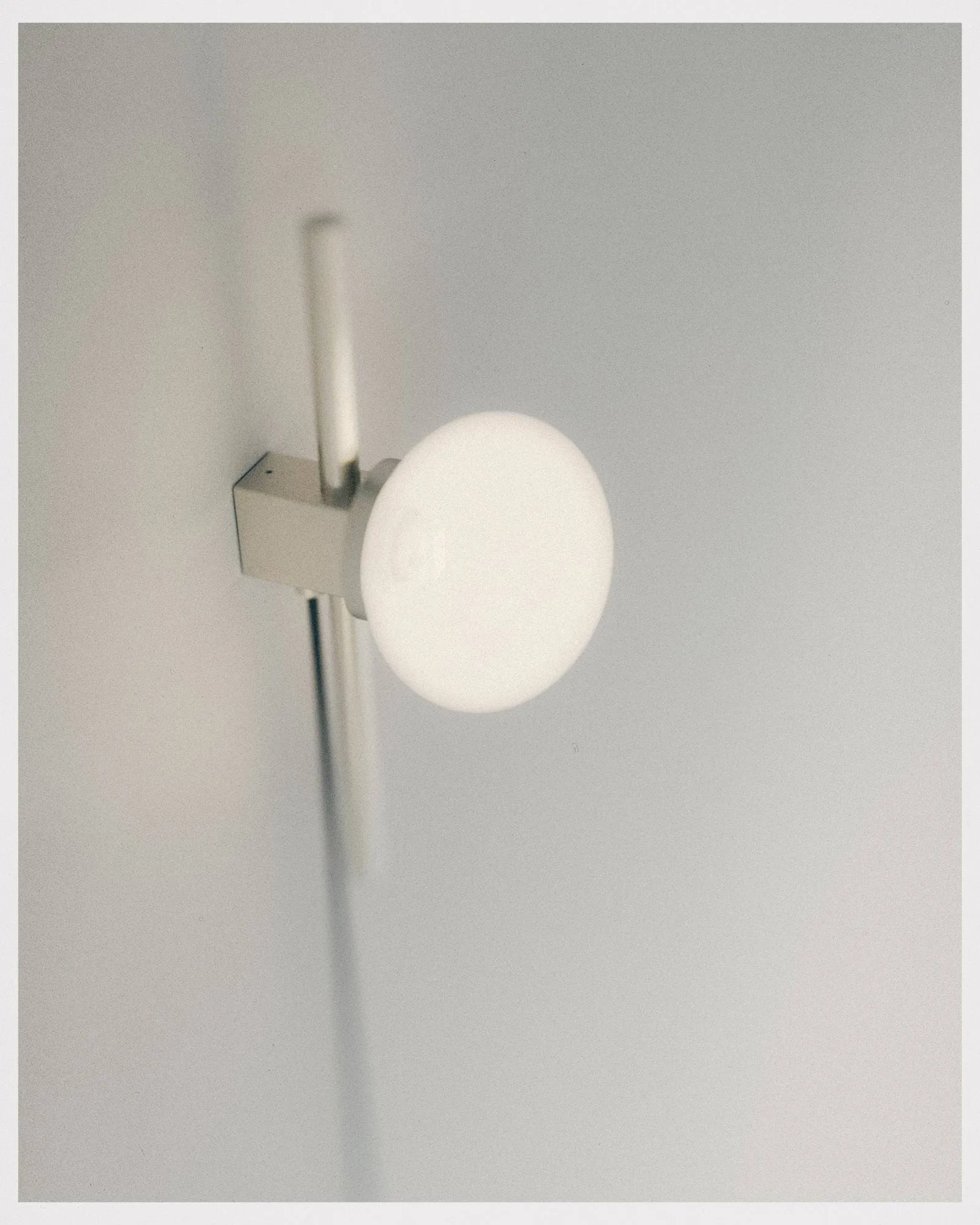 Applique murale Ovoid Single, Acier inoxydable-verre opalin FRAMA