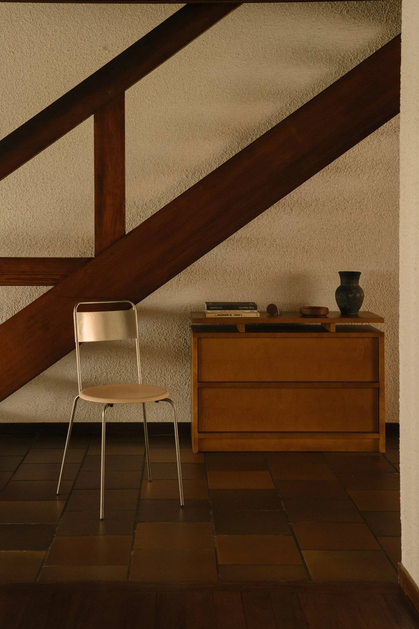 Chaise Petit Rond, Acier inoxydable-cuir Natural FRAMA
