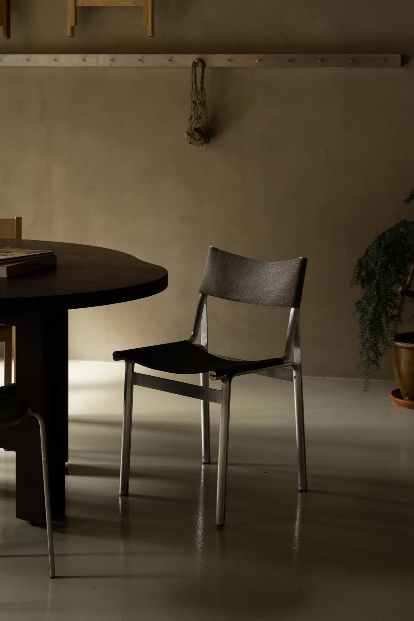 Chaise Union, Aluminium-Taupe Mesh FRAMA