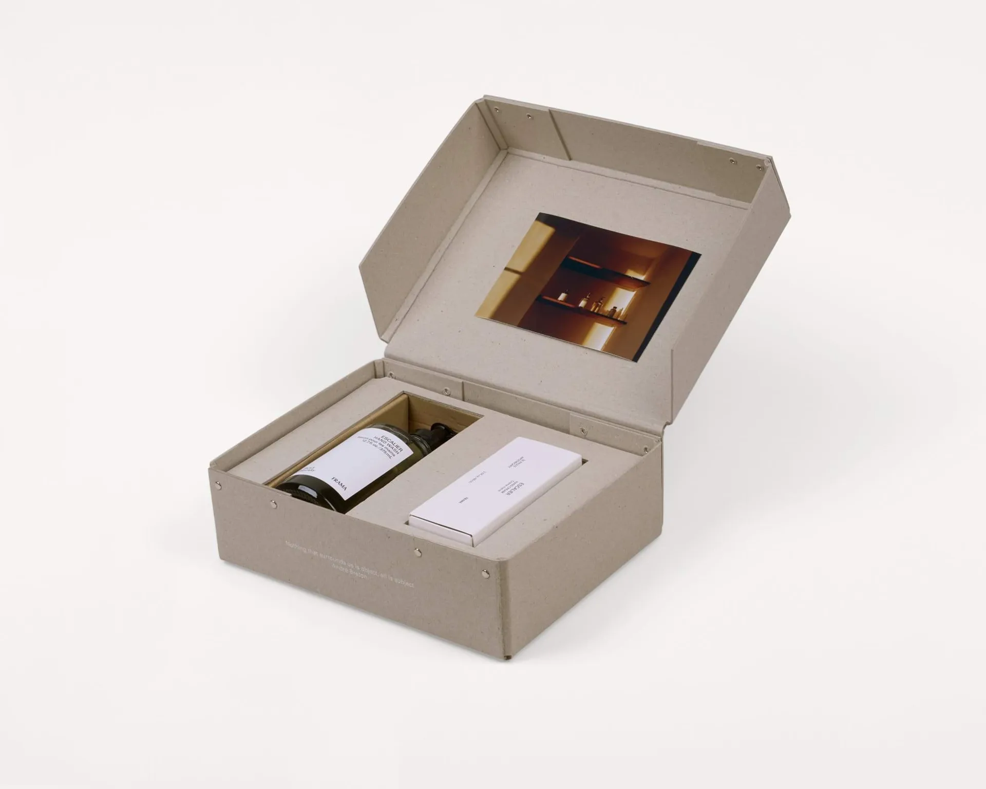 Coffret cadeau savon pour les mains + crème pour les mains FRAMA, Escalier FRAMA