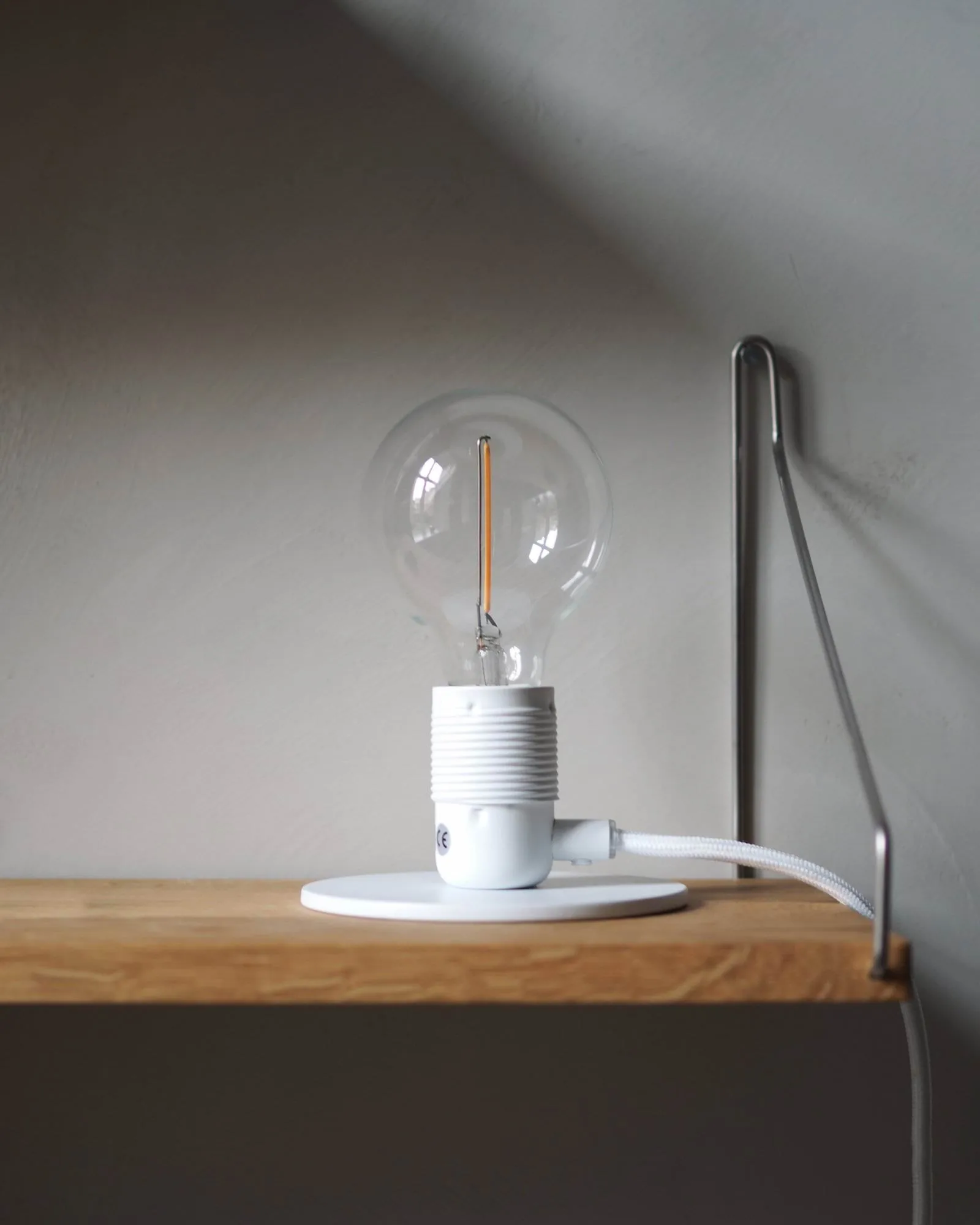 Étagère murale Single Shelf, Chêne-acier inoxydable, 40x27 cm FRAMA