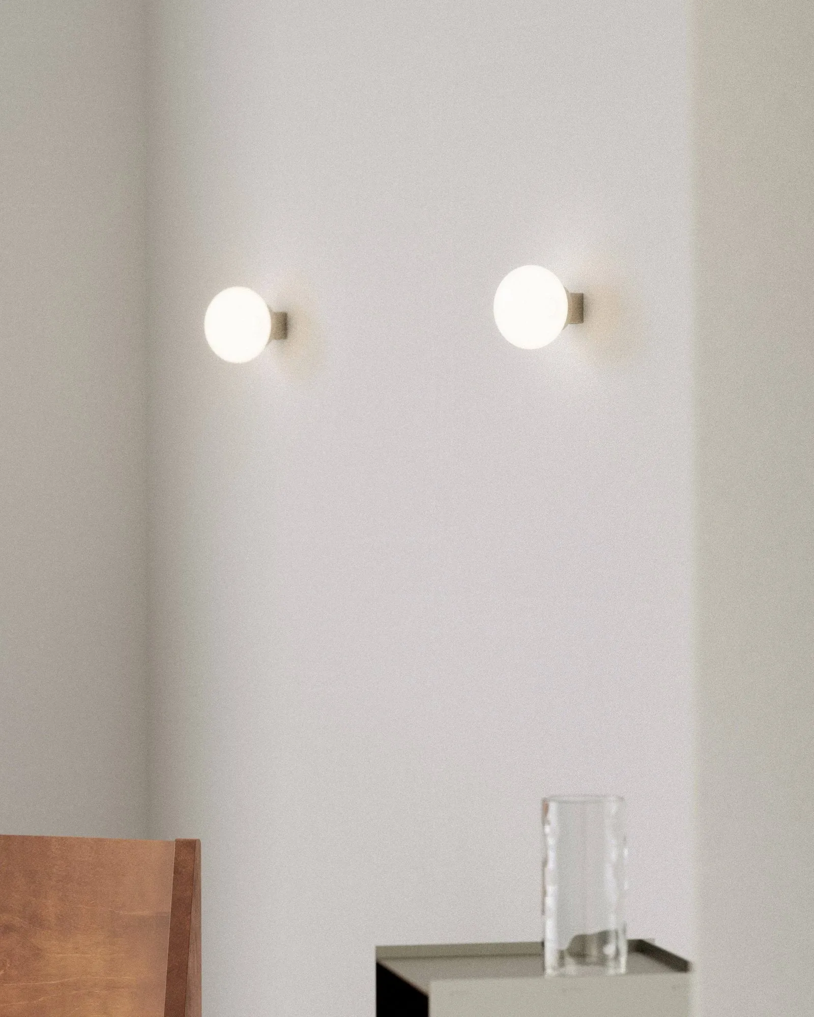 Plafonnier Ovoid Sconce, Acier inoxydable, verre opale FRAMA