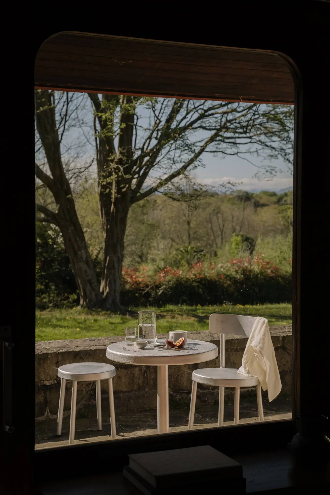 Table à manger Tasca Table, Aluminium, large, Ø87,5x75,5 cm FRAMA