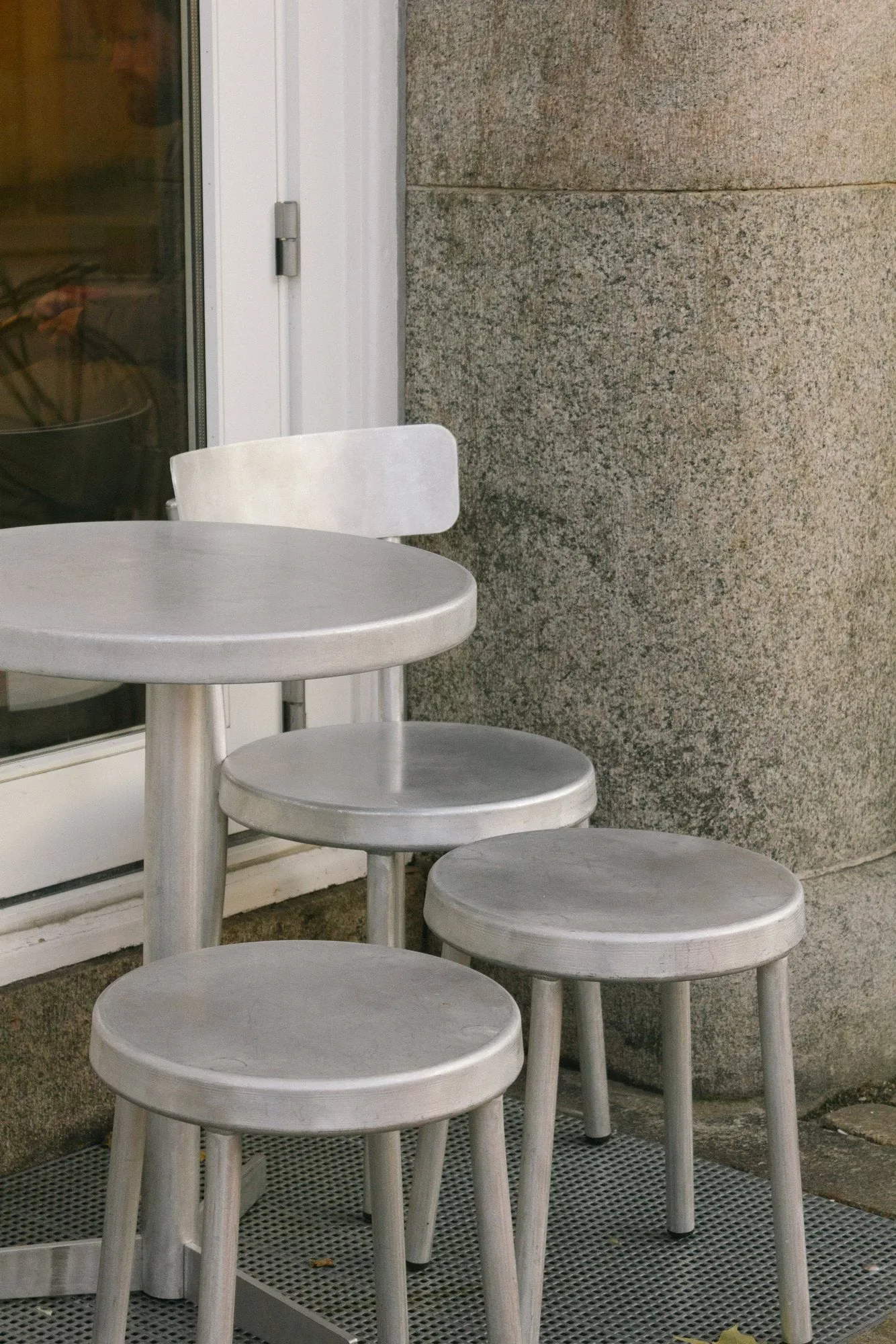 Table à manger Tasca Table, Aluminium, small, Ø58x75,5 cm FRAMA