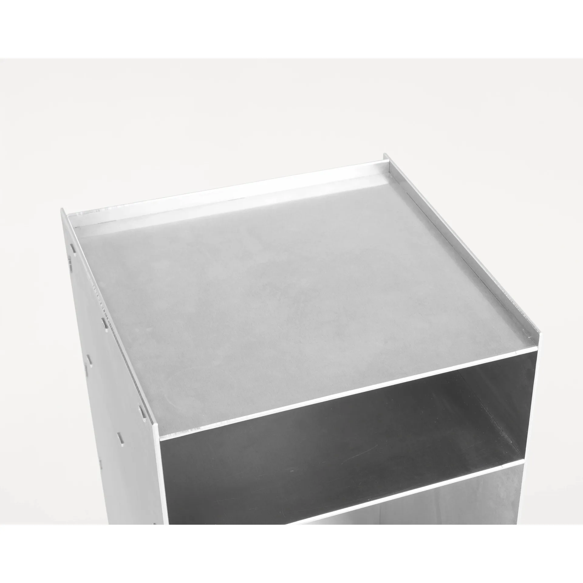 Table d'appoint à roulettes Rivet Cart, Aluminium, 32,8x33,8x65 cm FRAMA