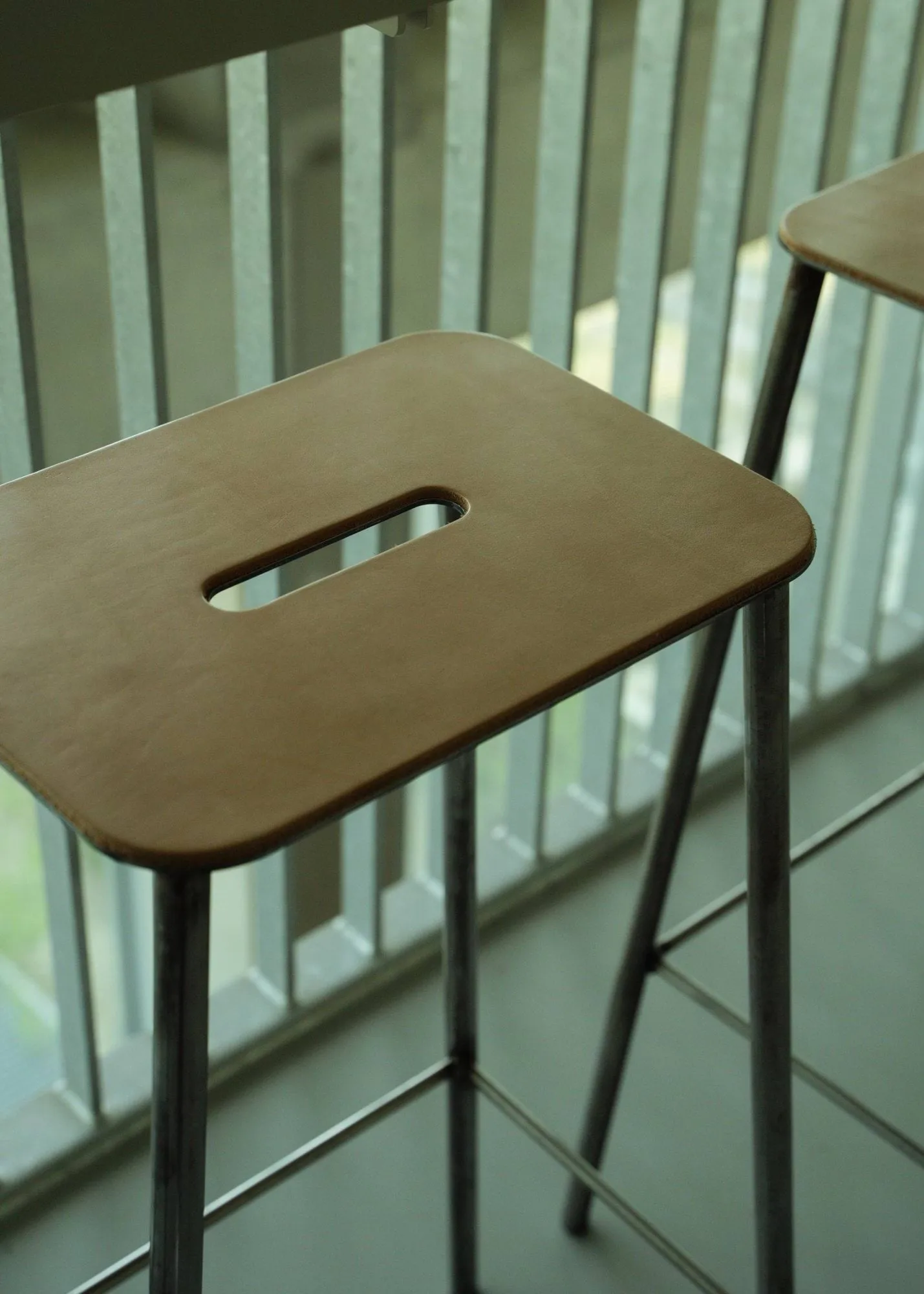Tabouret Adam, Raw steel-natural leather, H:65 cm FRAMA