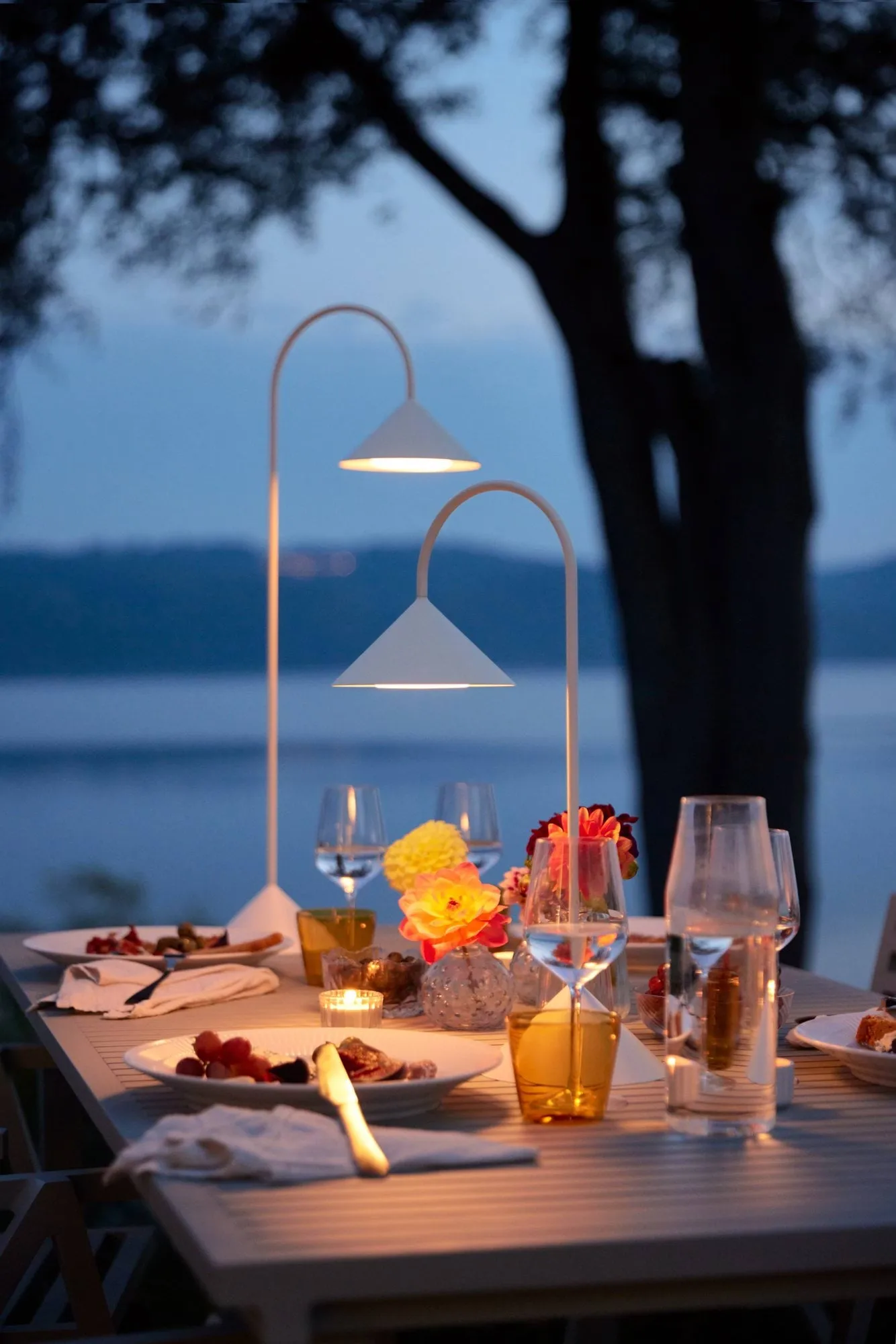 Lampe de table portable Grasp, Matt White, 47 cm Frandsen