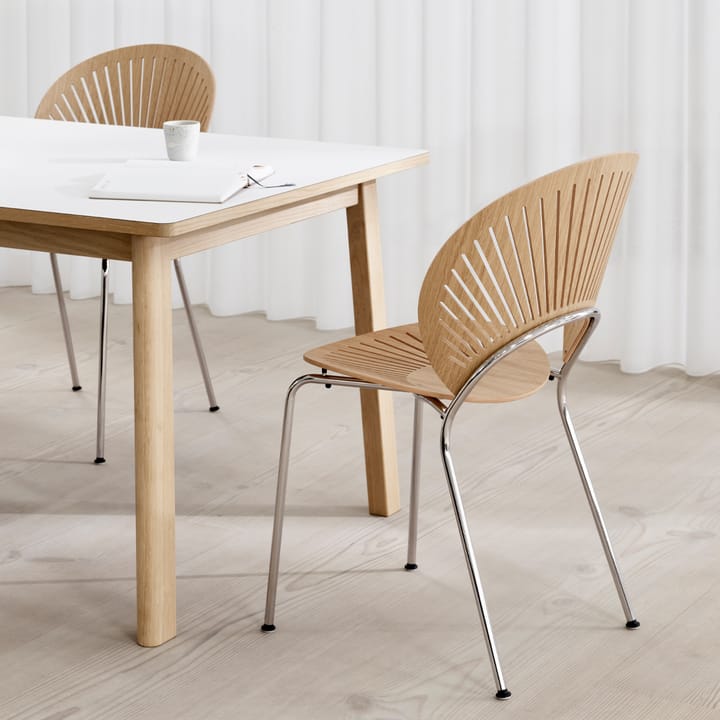 Chaise Trinidad 3398, Chêne verni clair, pieds noirs Fredericia Furniture