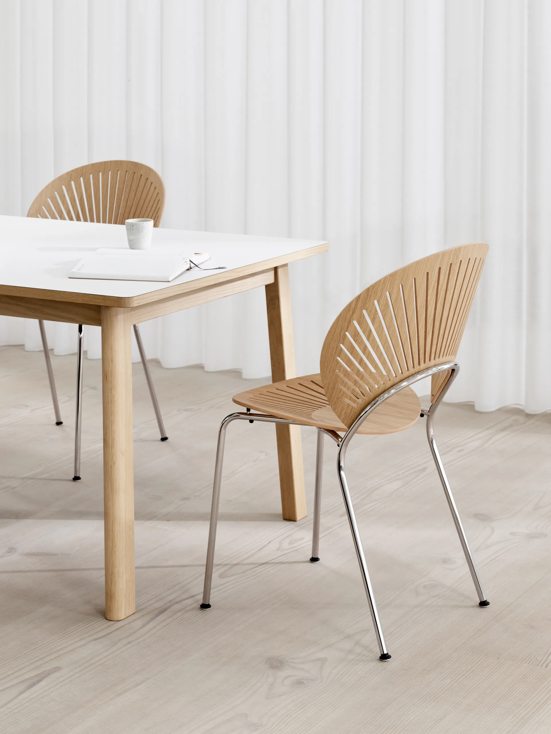 Table Ana 220-320x95 cm, Nanolaminé blanc-chêne savonné Fredericia Furniture