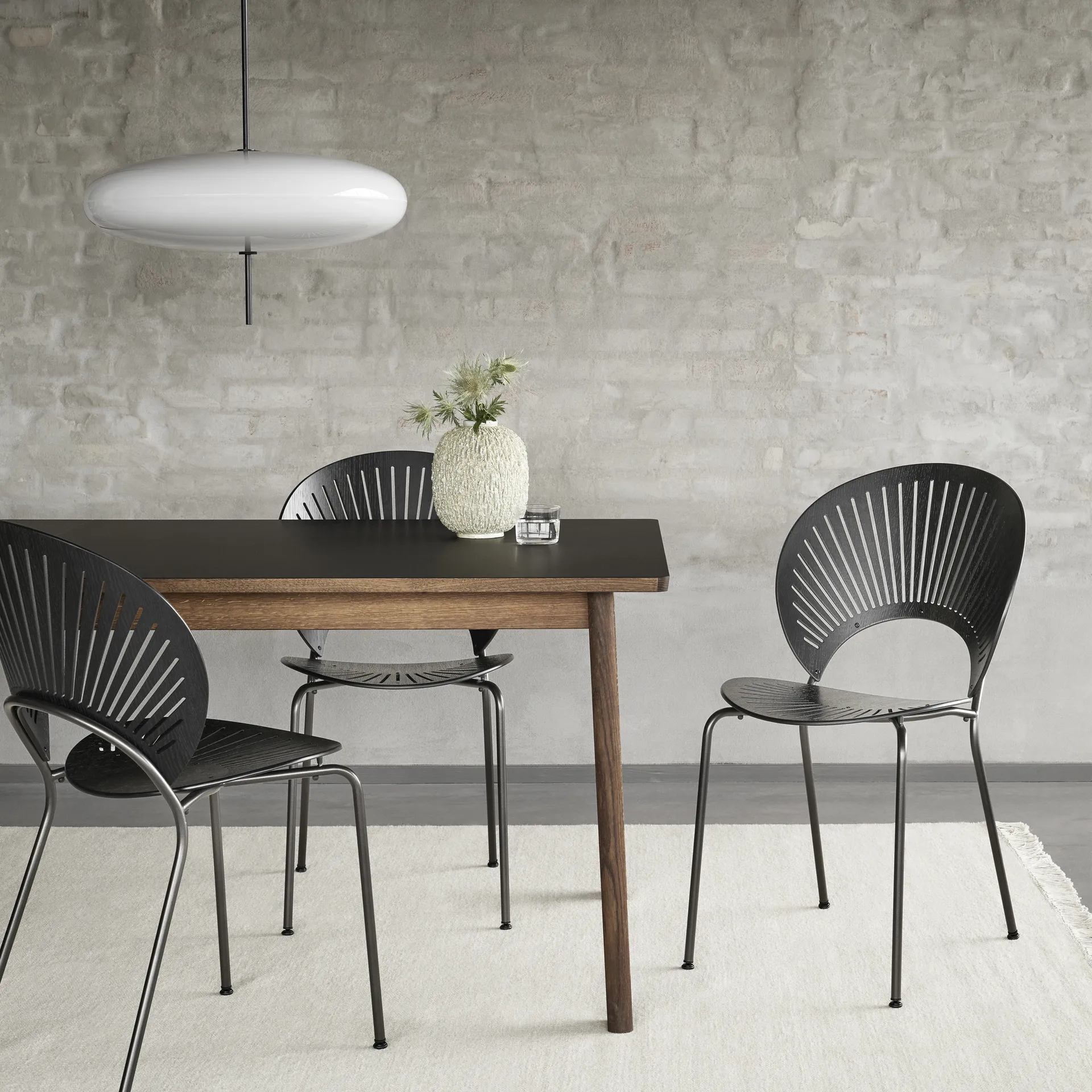 Table Ana 220-320x95 cm, Nanolaminé noir-chêne fumé Fredericia Furniture