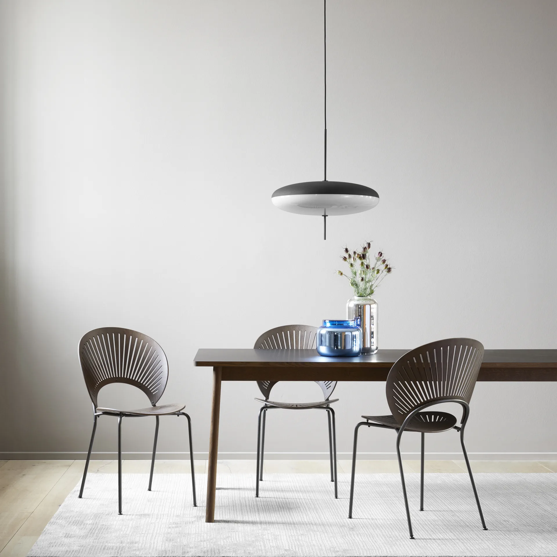 Table Ana 220-320x95 cm, Nanolaminé noir-chêne fumé Fredericia Furniture