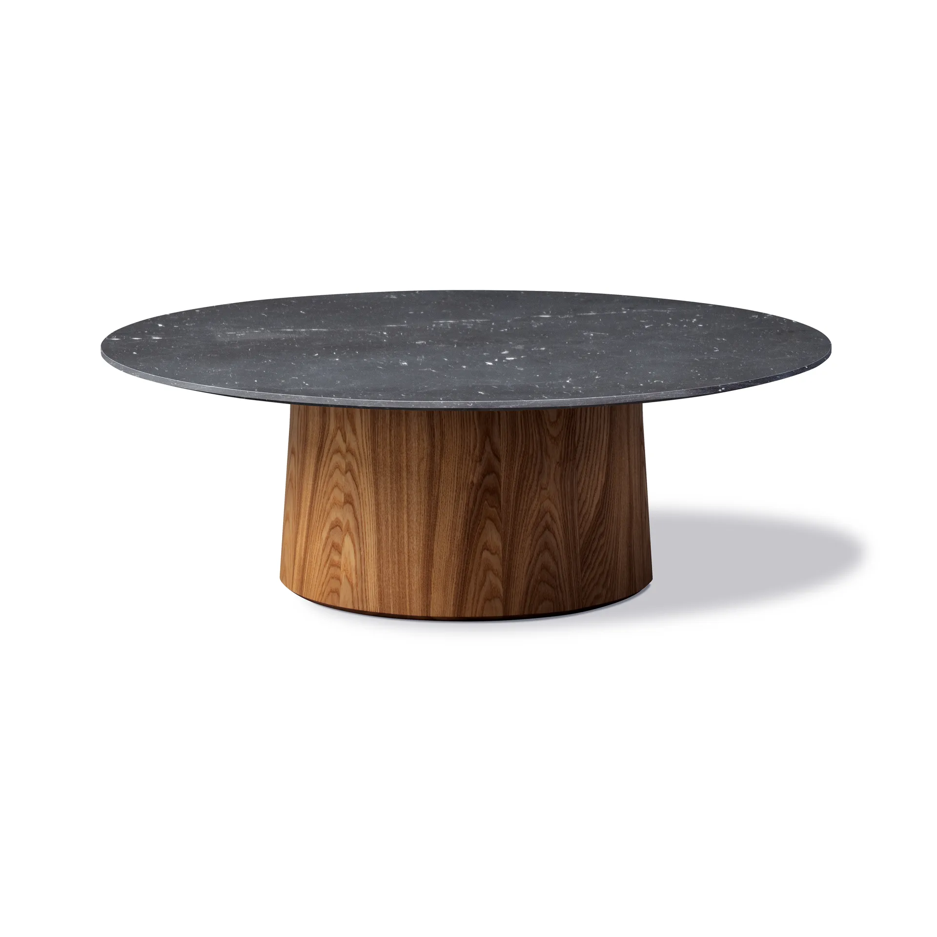 Table basse Niveau Ø110cm, Black Marquina-ash brown stained Fredericia Furniture
