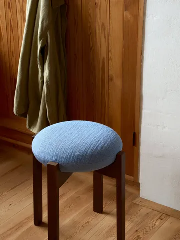 Tabouret Pioneer bas - Odino PV82 light blue-chêne laqué - Fredericia Furniture