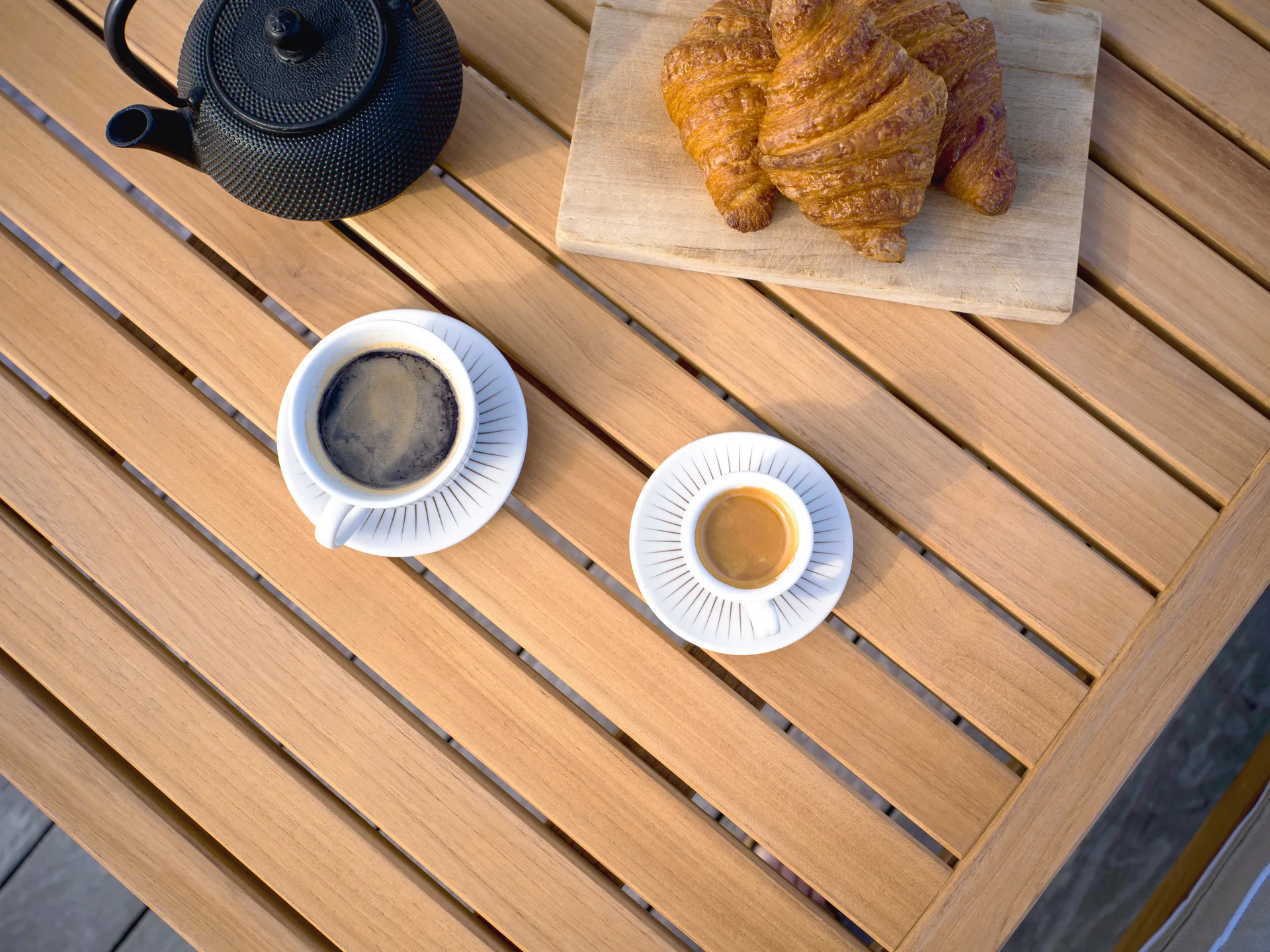 Table 65, Teck, 128x120x68 cm Fri Form