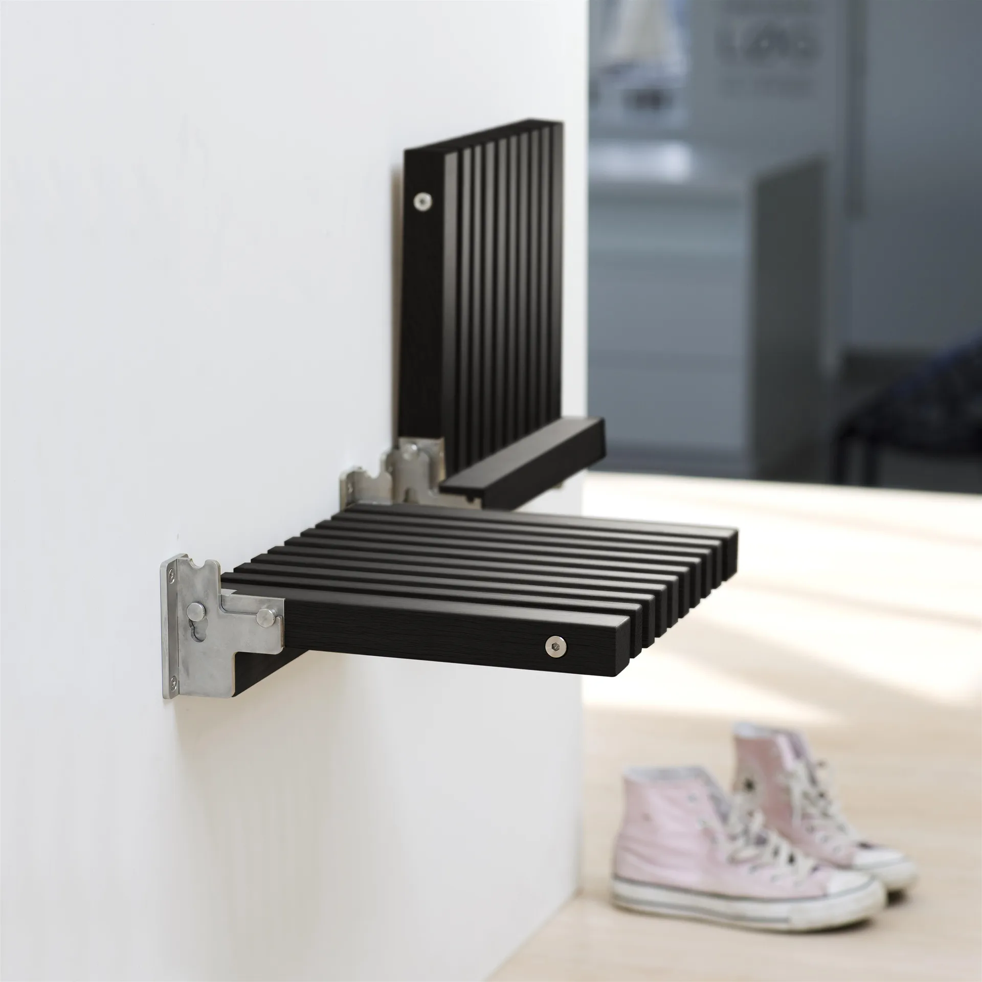 Chaise murale Cutter, chêne laqué noir Fritz Hansen