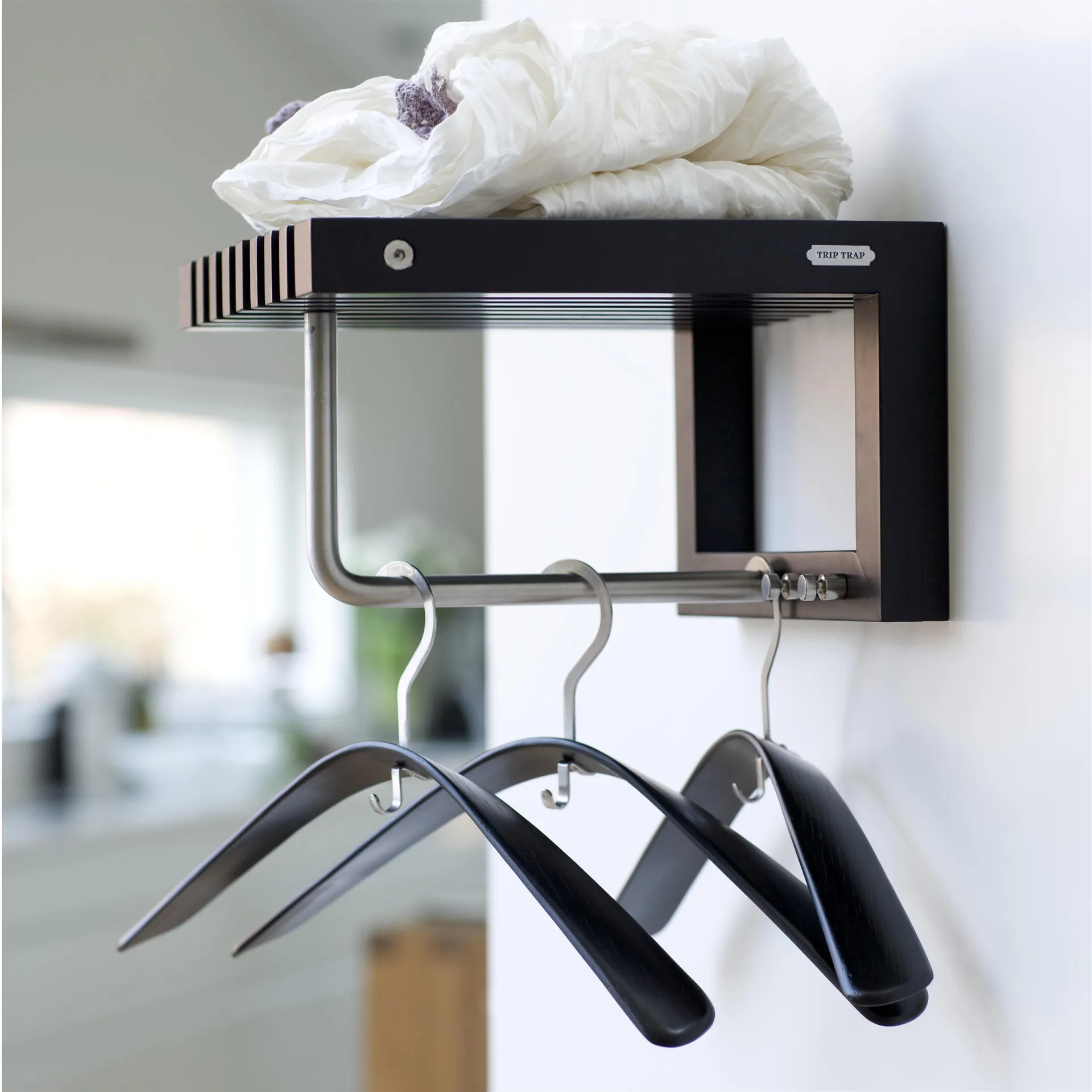 Étagère à chapeaux Cutter mini, chêne laqué noir Fritz Hansen