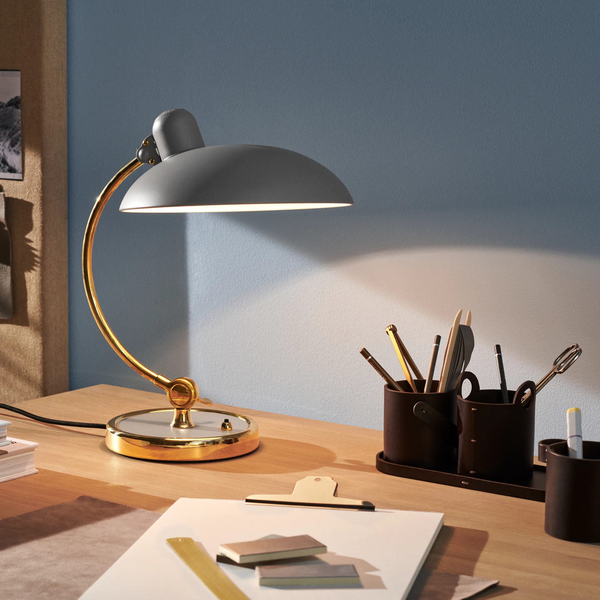 Lampe de table Kaiser Idell 6631-T Luxus, Easy grey Fritz Hansen