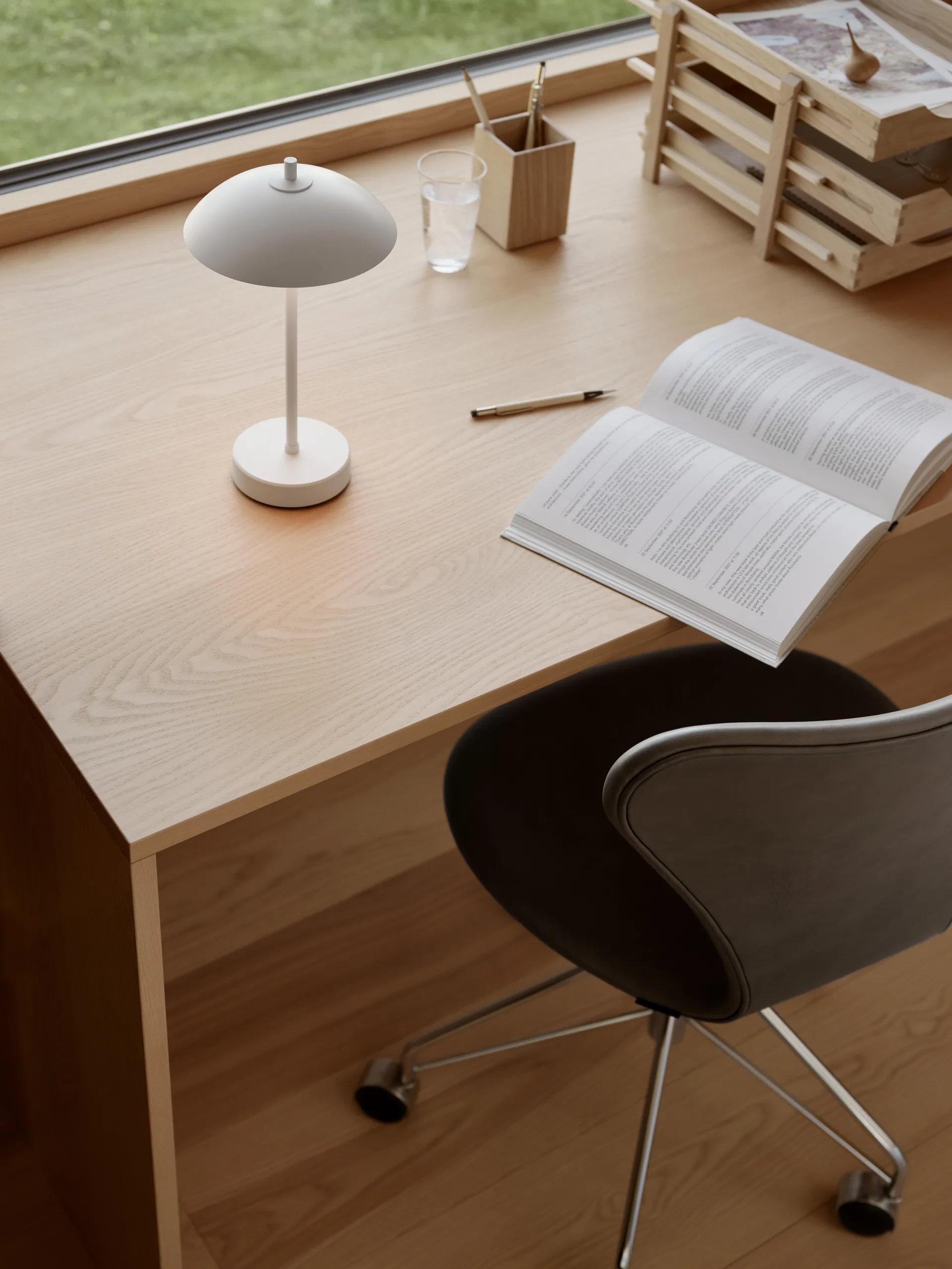 Lampe de table portable Clam 31 cm, White Fritz Hansen