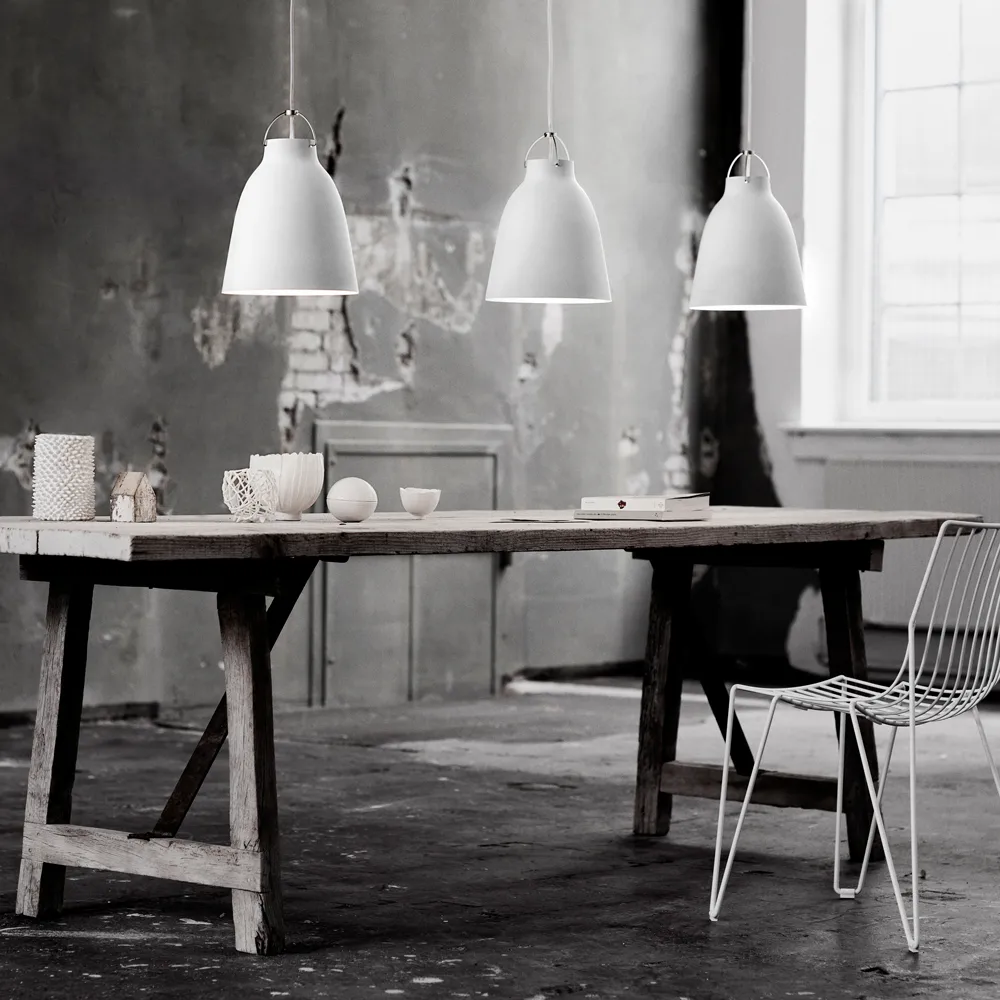 Suspension Caravaggio 2, Noir brillant-câble textile rouge Fritz Hansen