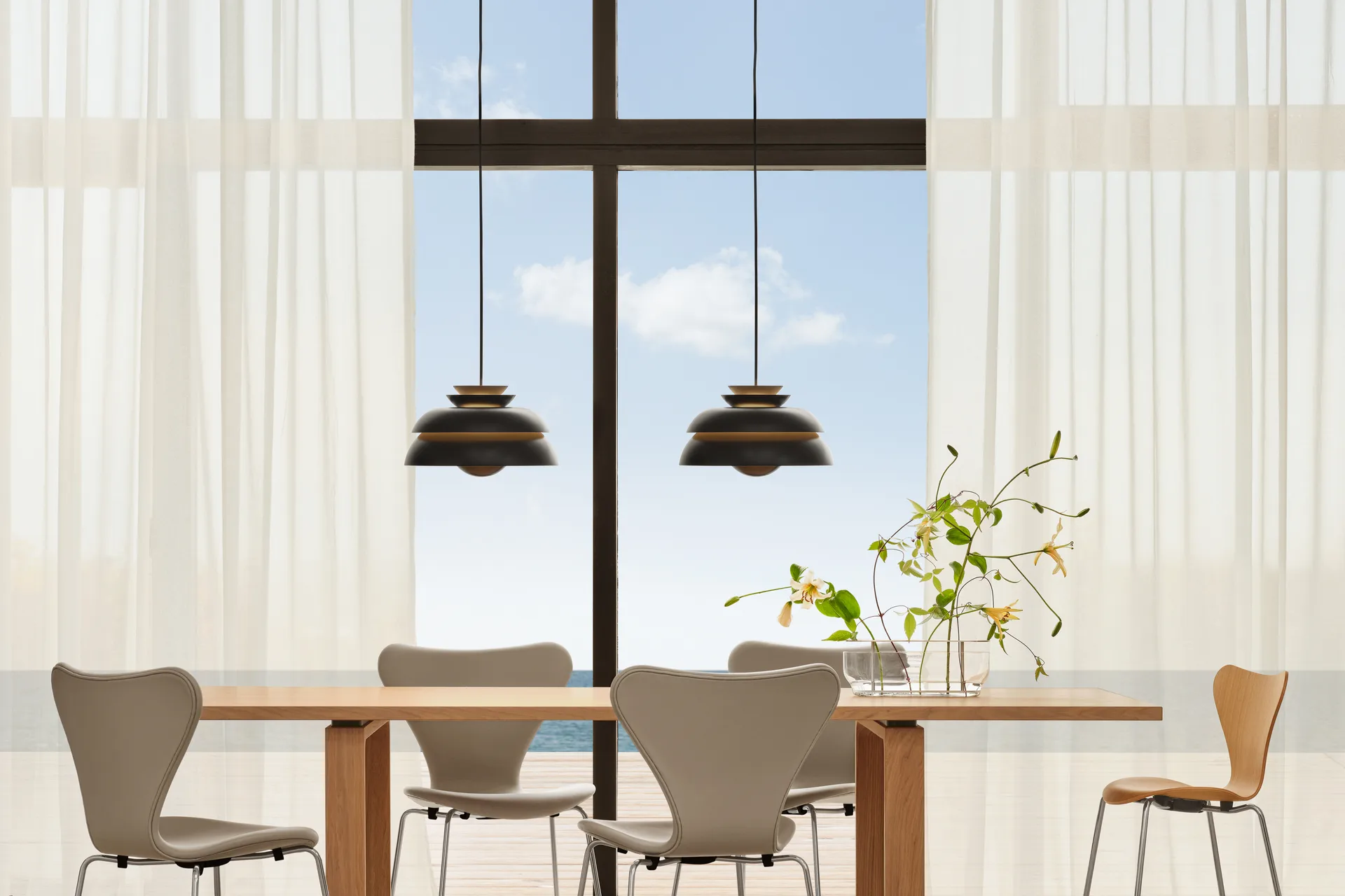 Suspension Concert noir, P1 Fritz Hansen