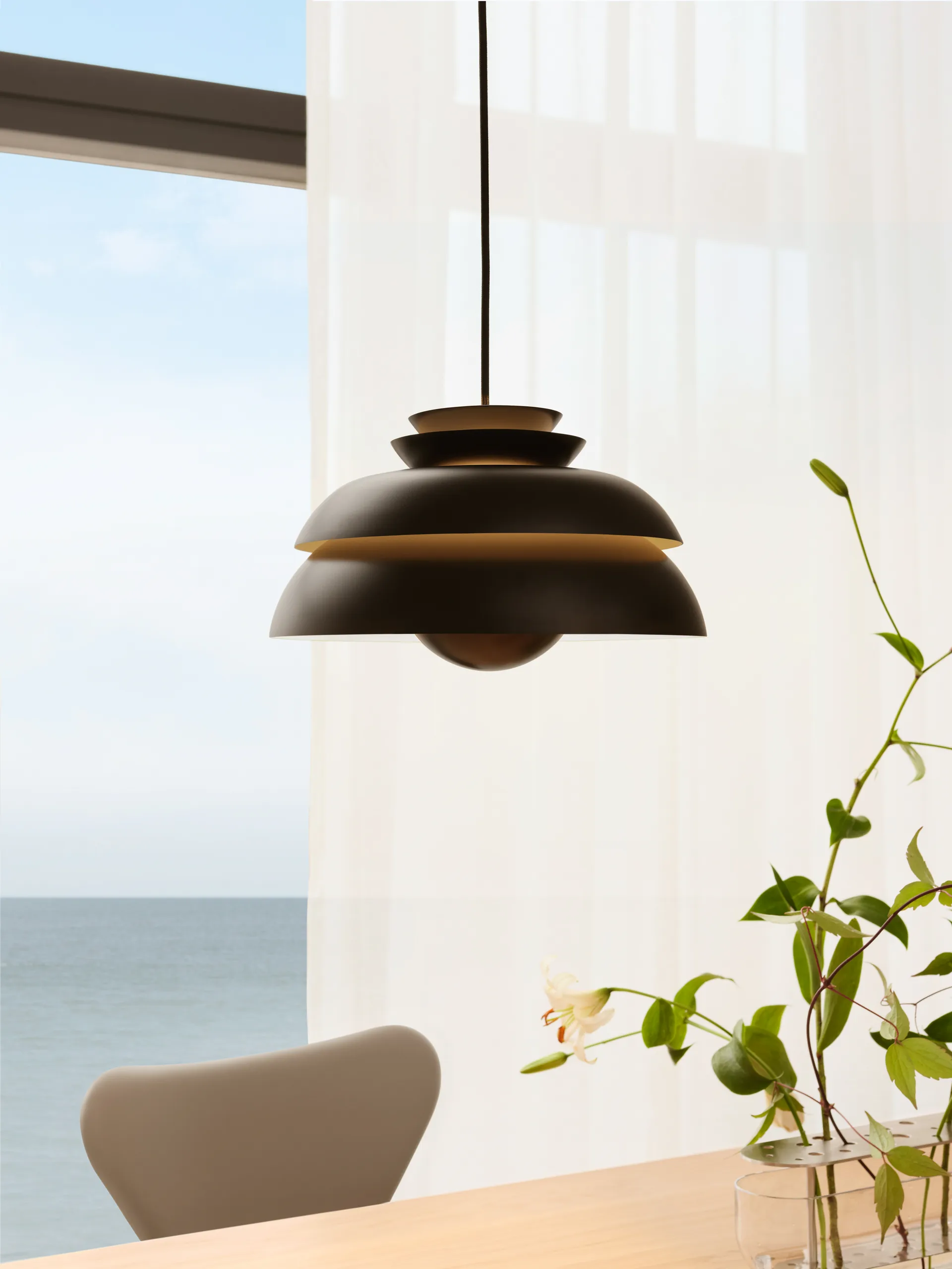 Suspension Concert noir, P3 Fritz Hansen