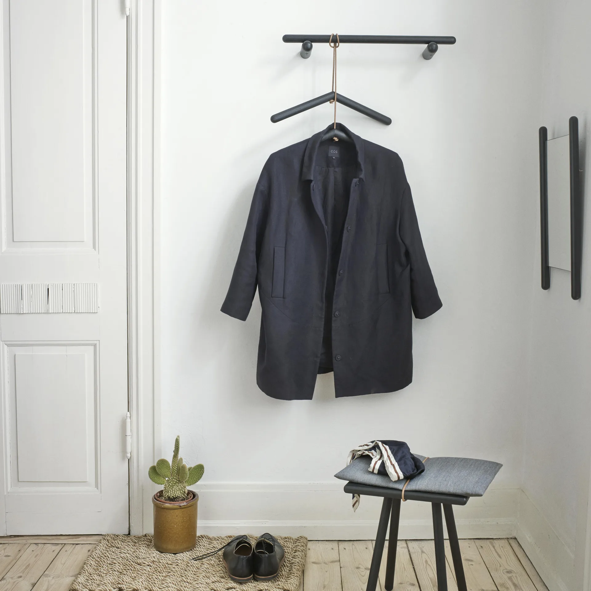 Tabouret Georg, chêne laqué noir Fritz Hansen