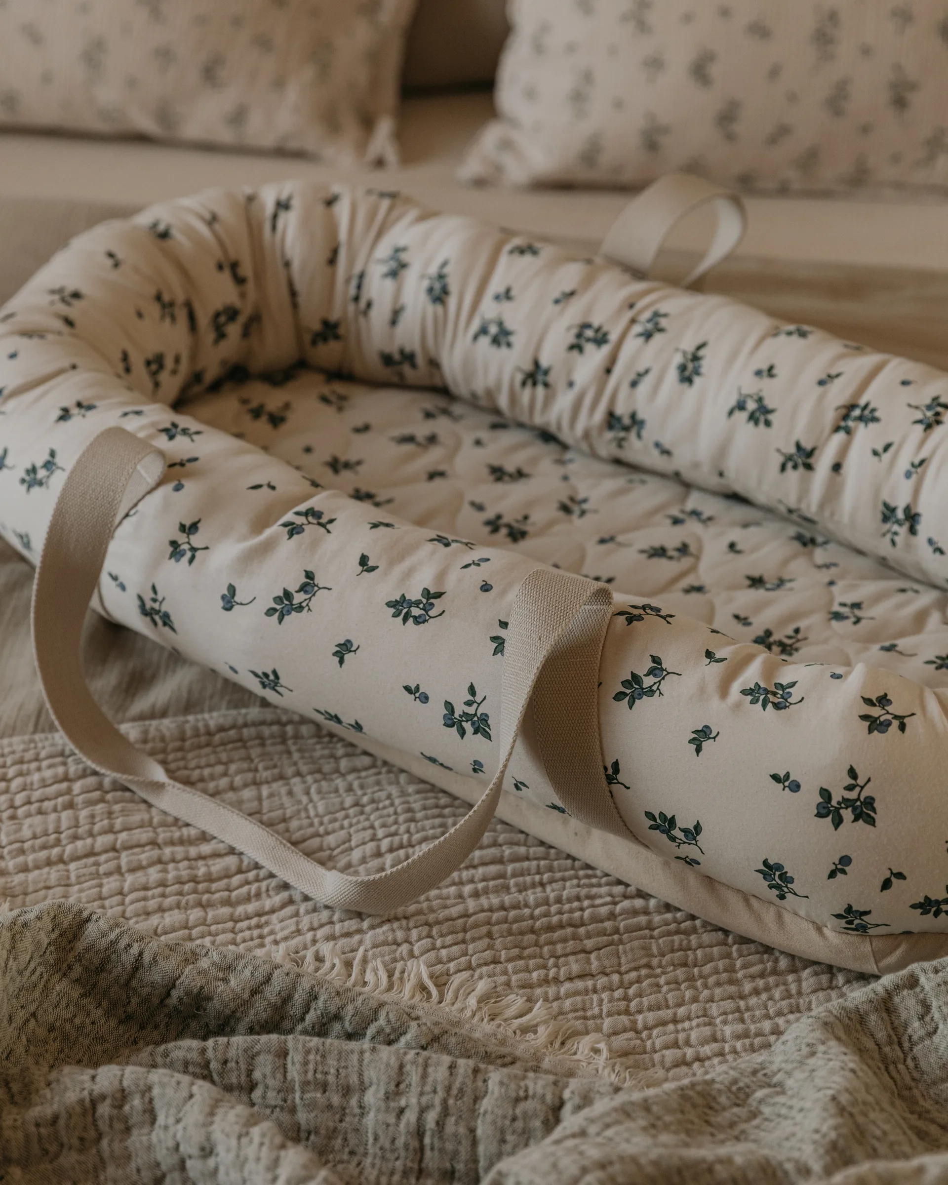 Nid d'ange pour bébé Blueberry matelassé en satin, 43x87x16 cm Garbo&Friends