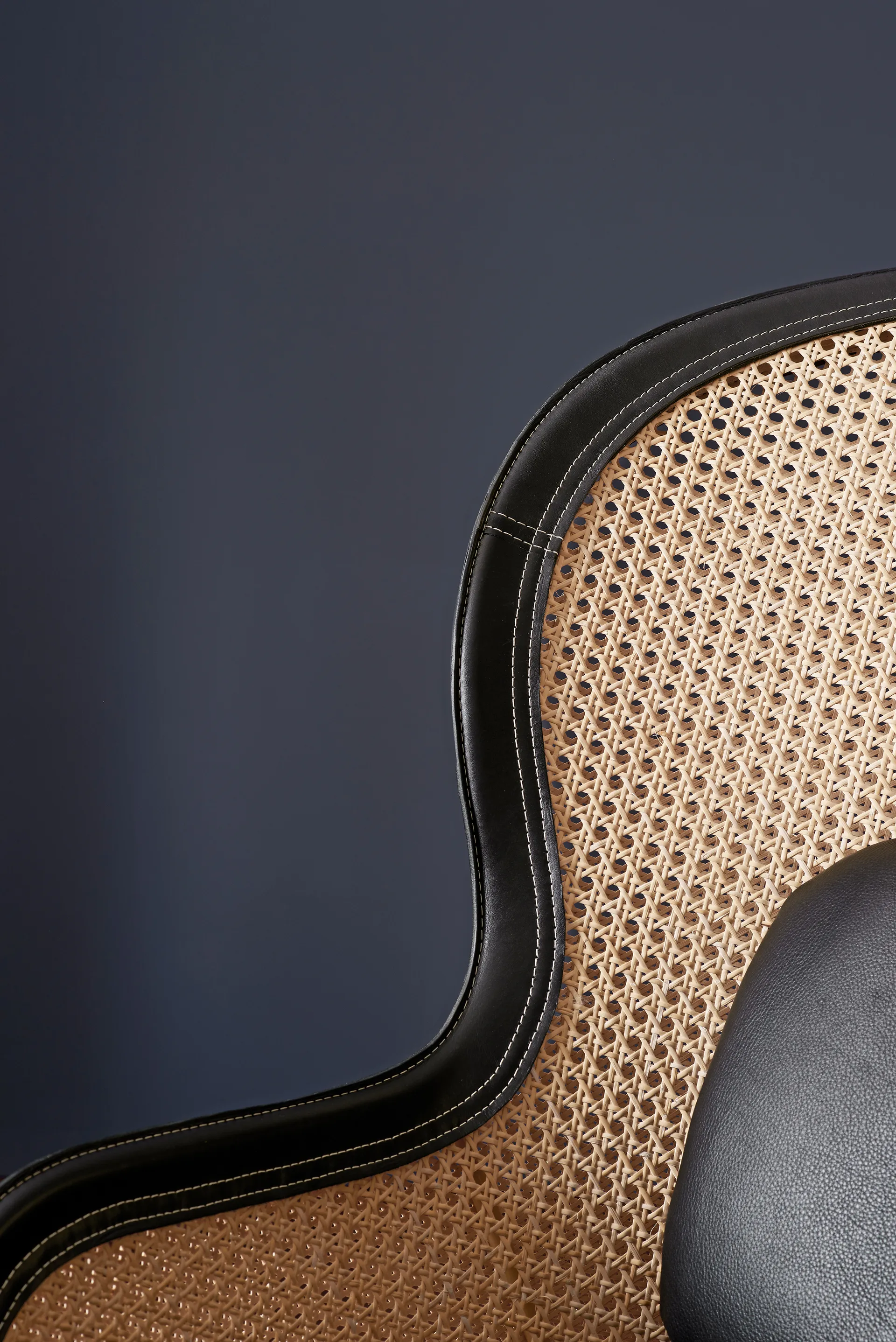 Fauteuil Dandy, Hêtre-sv paris-tärnsjö cuir noir Gärsnäs