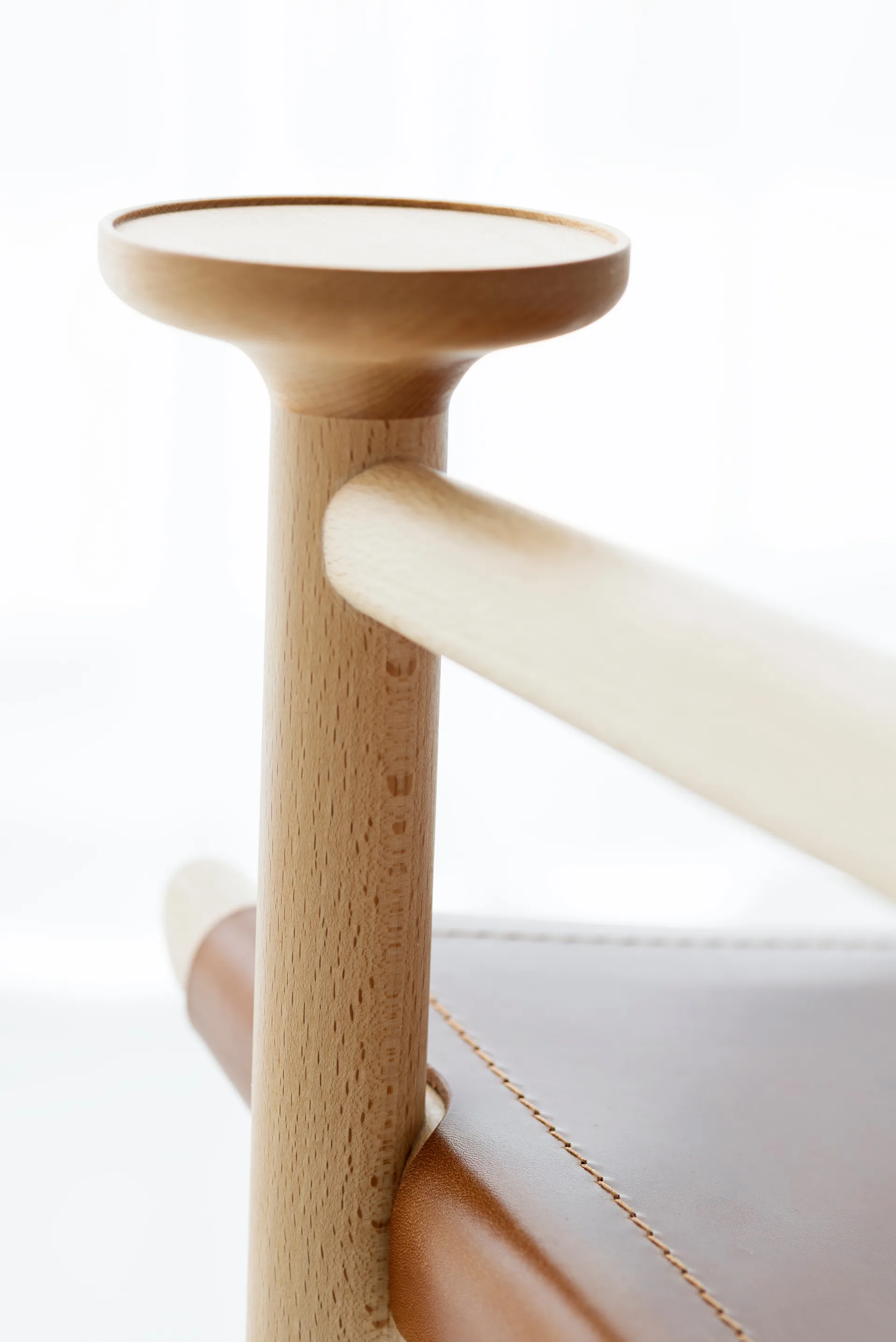 Fauteuil Hedwig, Hêtre-blanc-cuir Tärnsjö cognac Gärsnäs