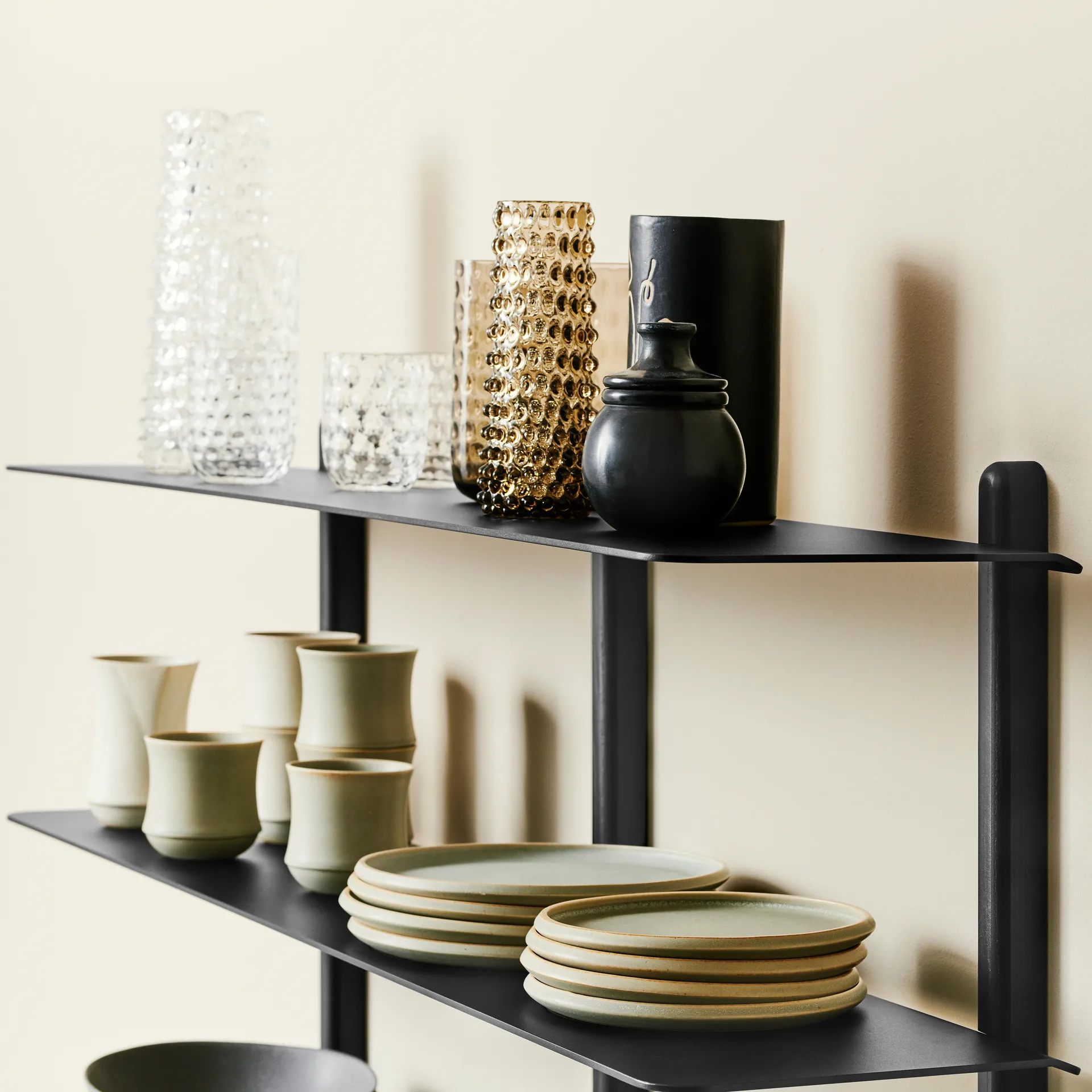 Étagère Nivo D Large, Frêne teinté noir-noir Gejst