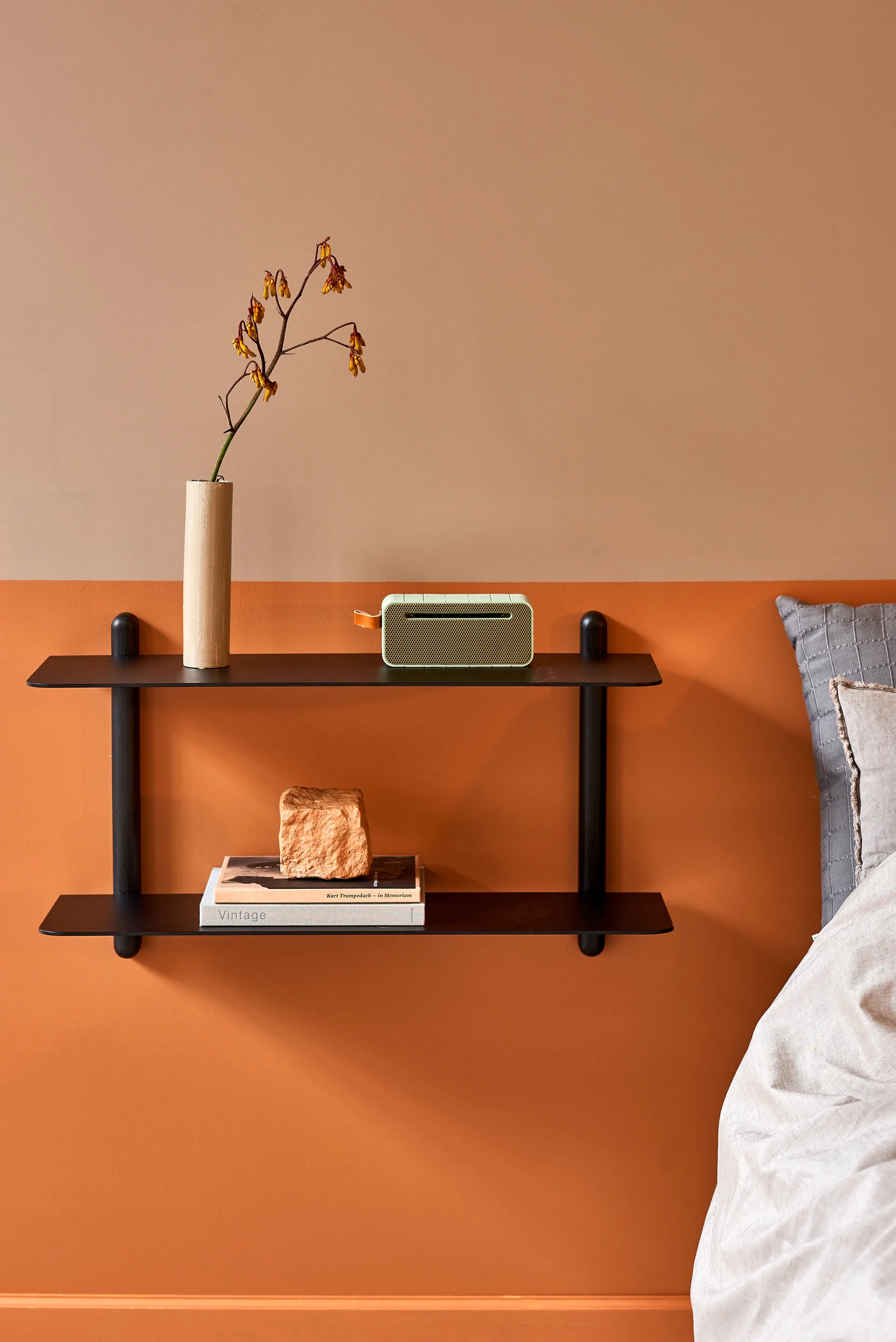 Étagère Nivo F grande, Frêne teinté noir - noir Gejst