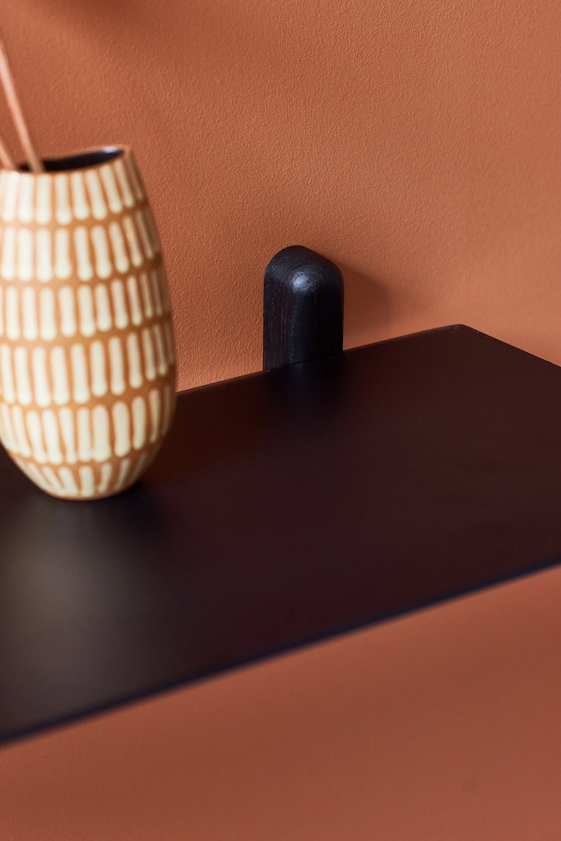 Étagère Nivo G grande, Frêne teinté noir - noir Gejst