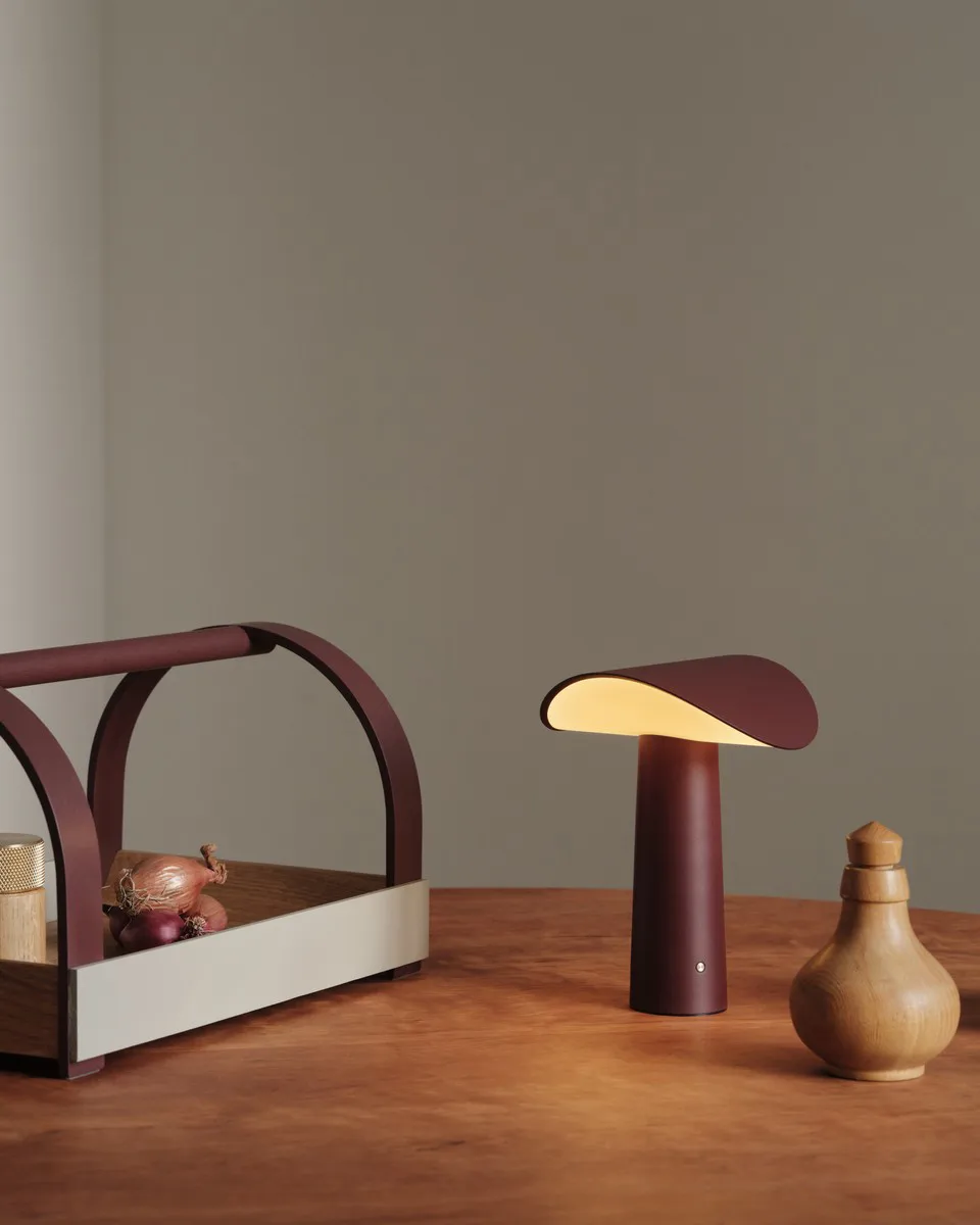 Lampe de table portable Lium 22,5 cm, Burgundy Gejst