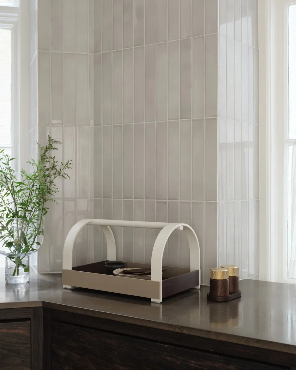 Plateau Kydo avec poignées 40,5x27x23,5 cm, Chêne foncé – beige white Gejst