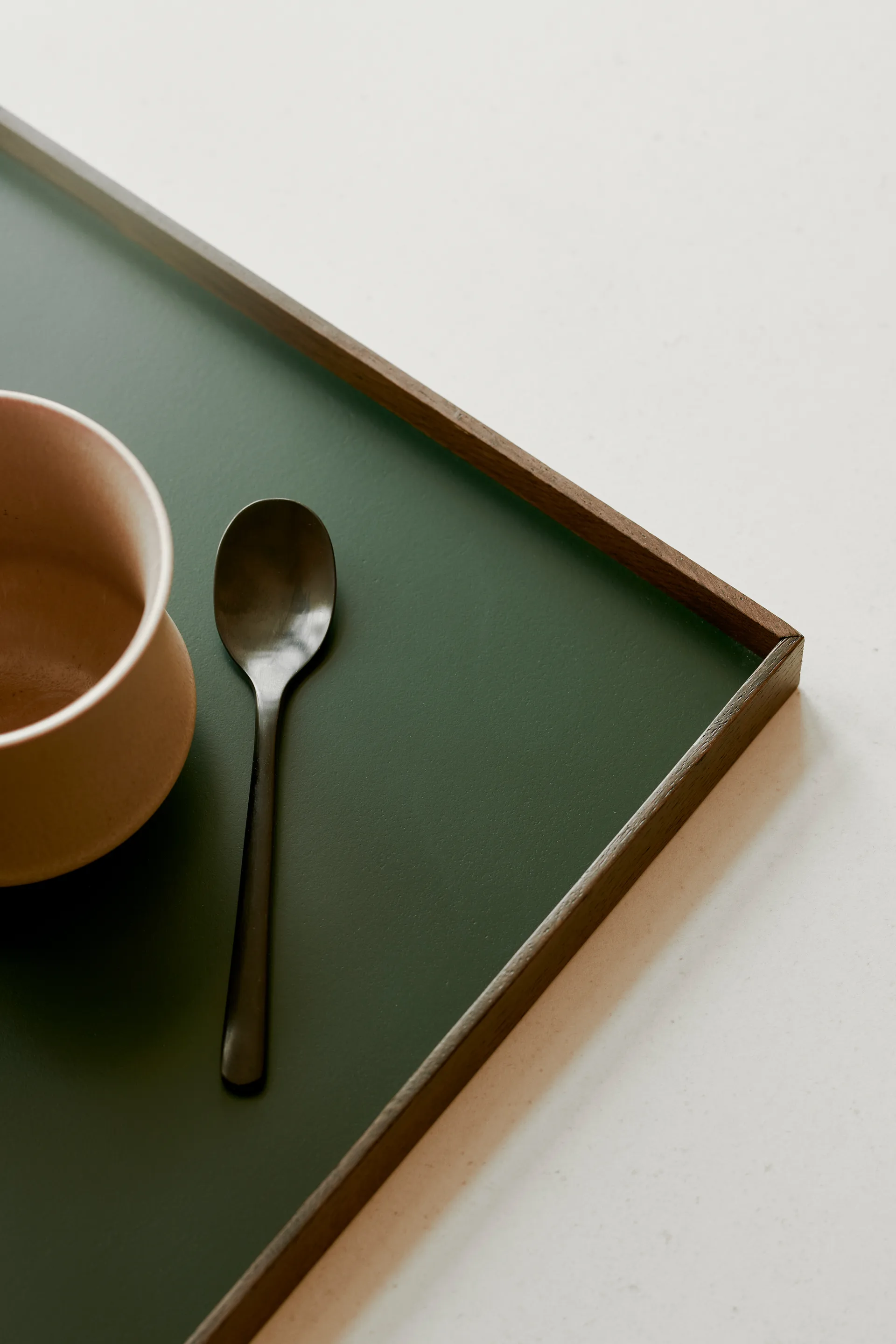 Plateau large Frame 35,5x50,6 cm, Chêne fumé-vert Gejst