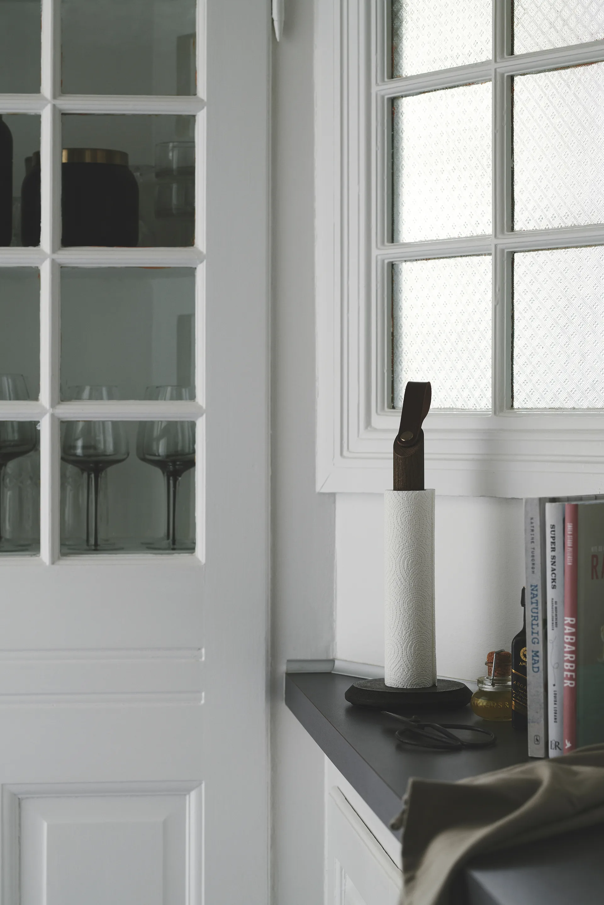 Porte rouleau essuie-tout Grab, Chêne fumé Gejst