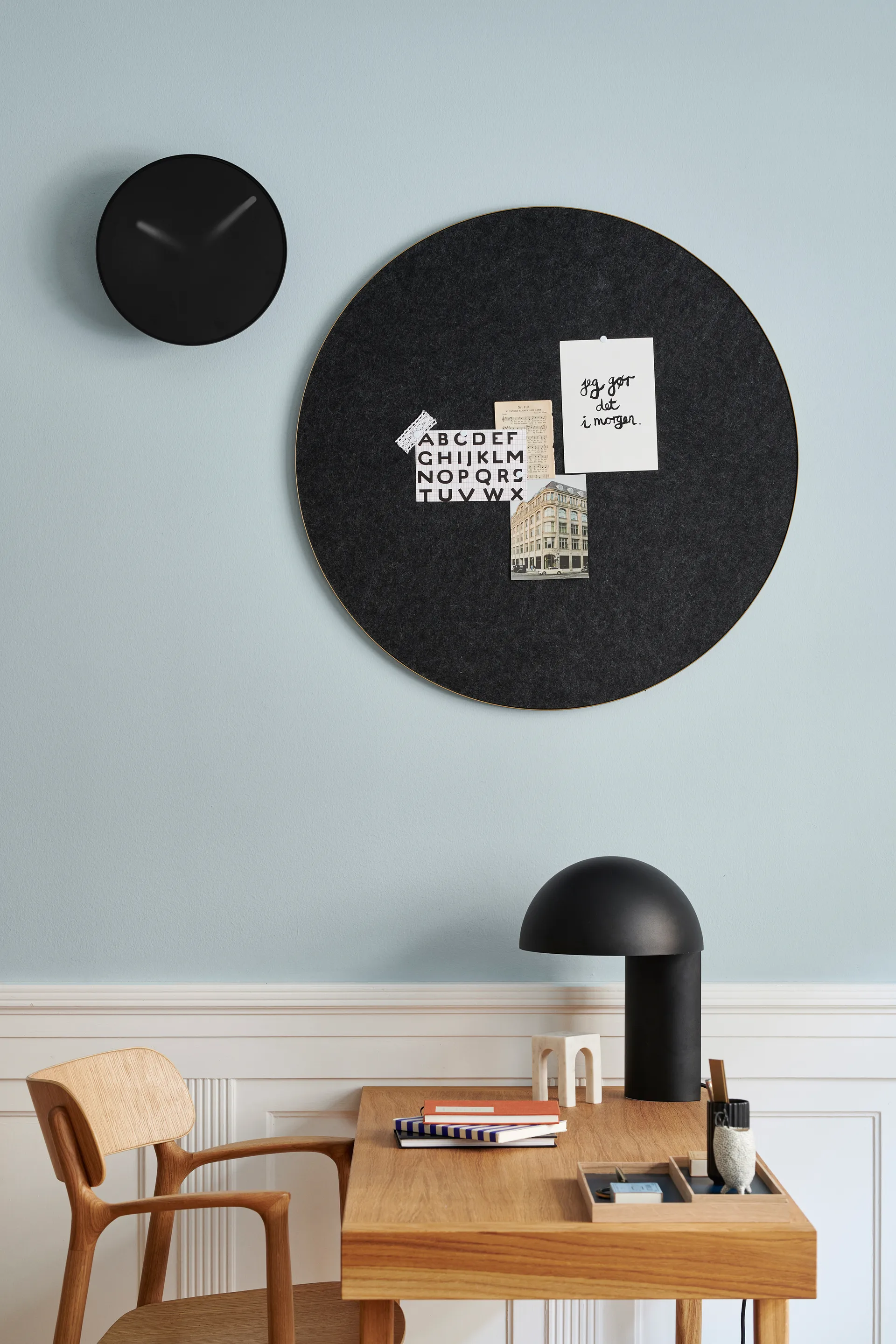 Tableau d'affichage Retell Ø80 cm, Noir - laiton Gejst