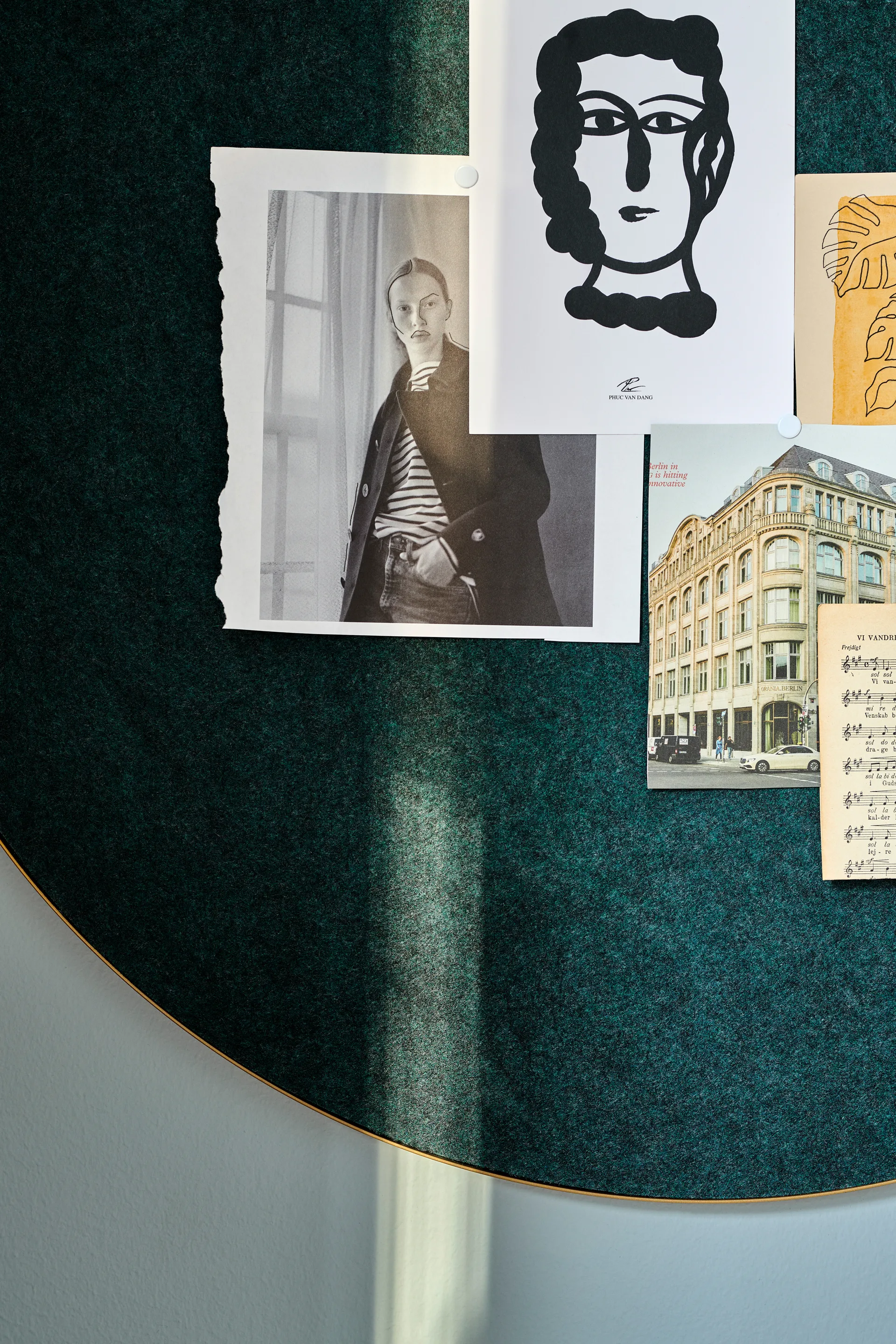 Tableau d'affichage Retell Ø80 cm, Vert - laiton Gejst