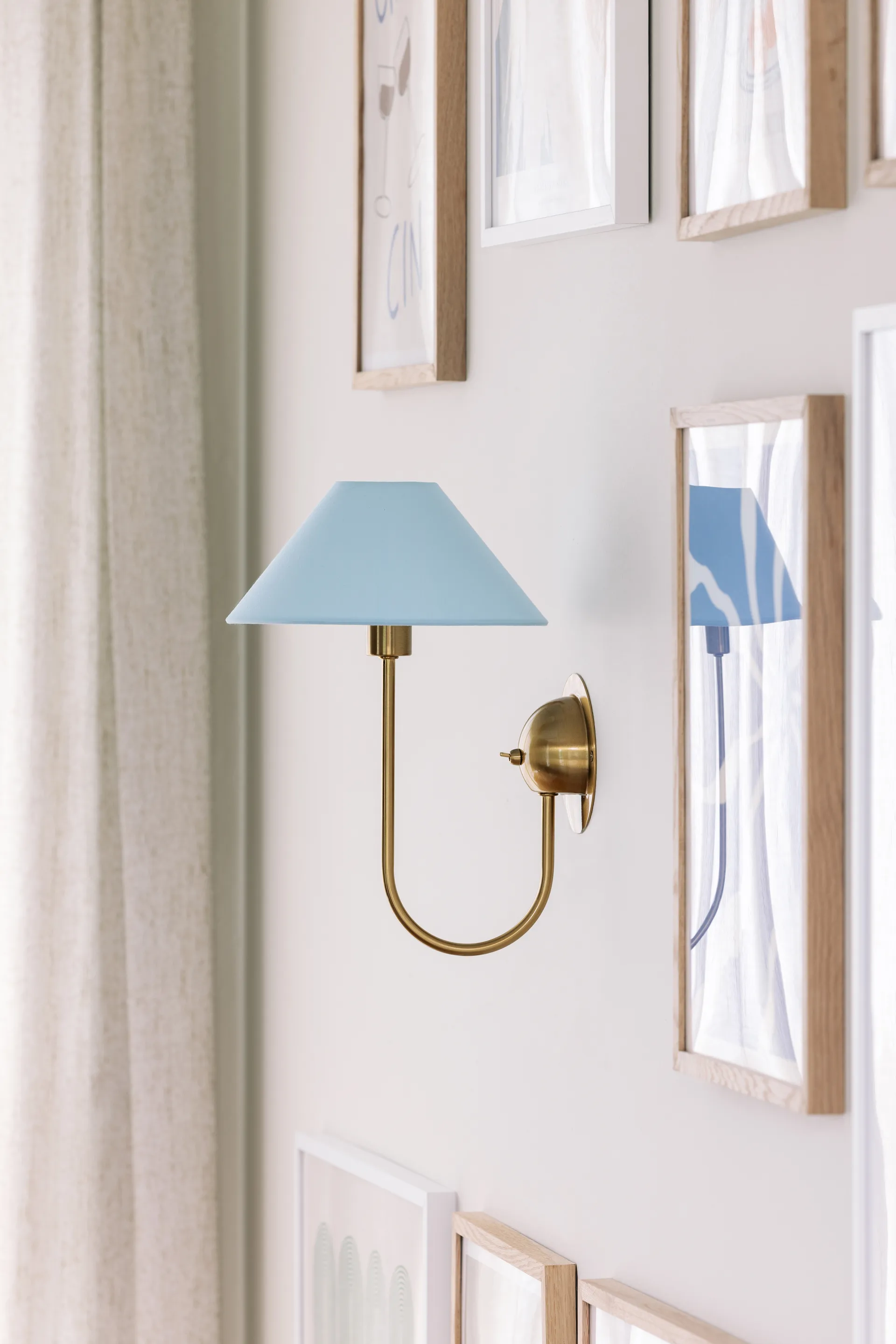 Applique Iris, Bleu colombe Globen Lighting