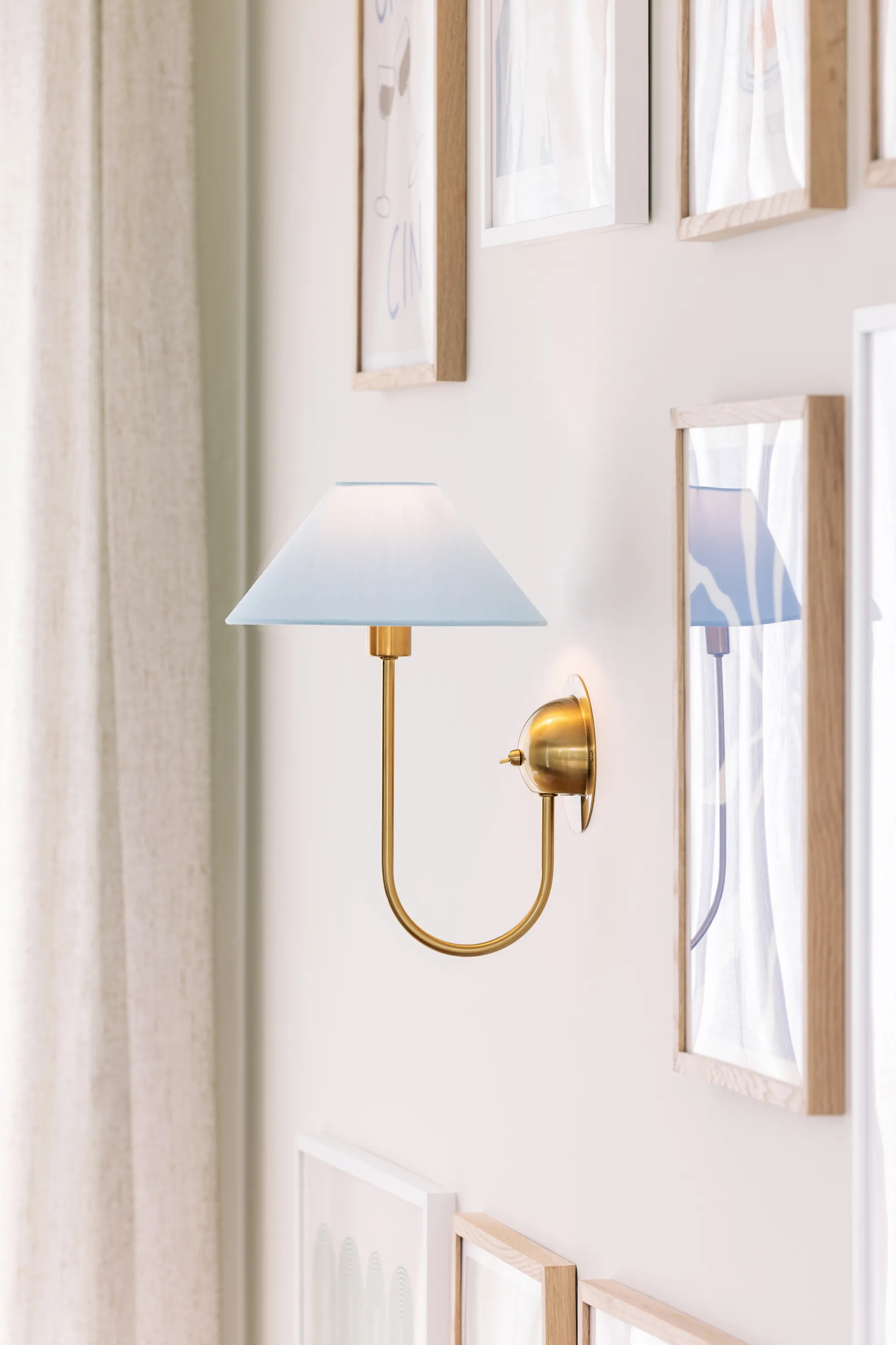 Applique Iris, Bleu colombe Globen Lighting