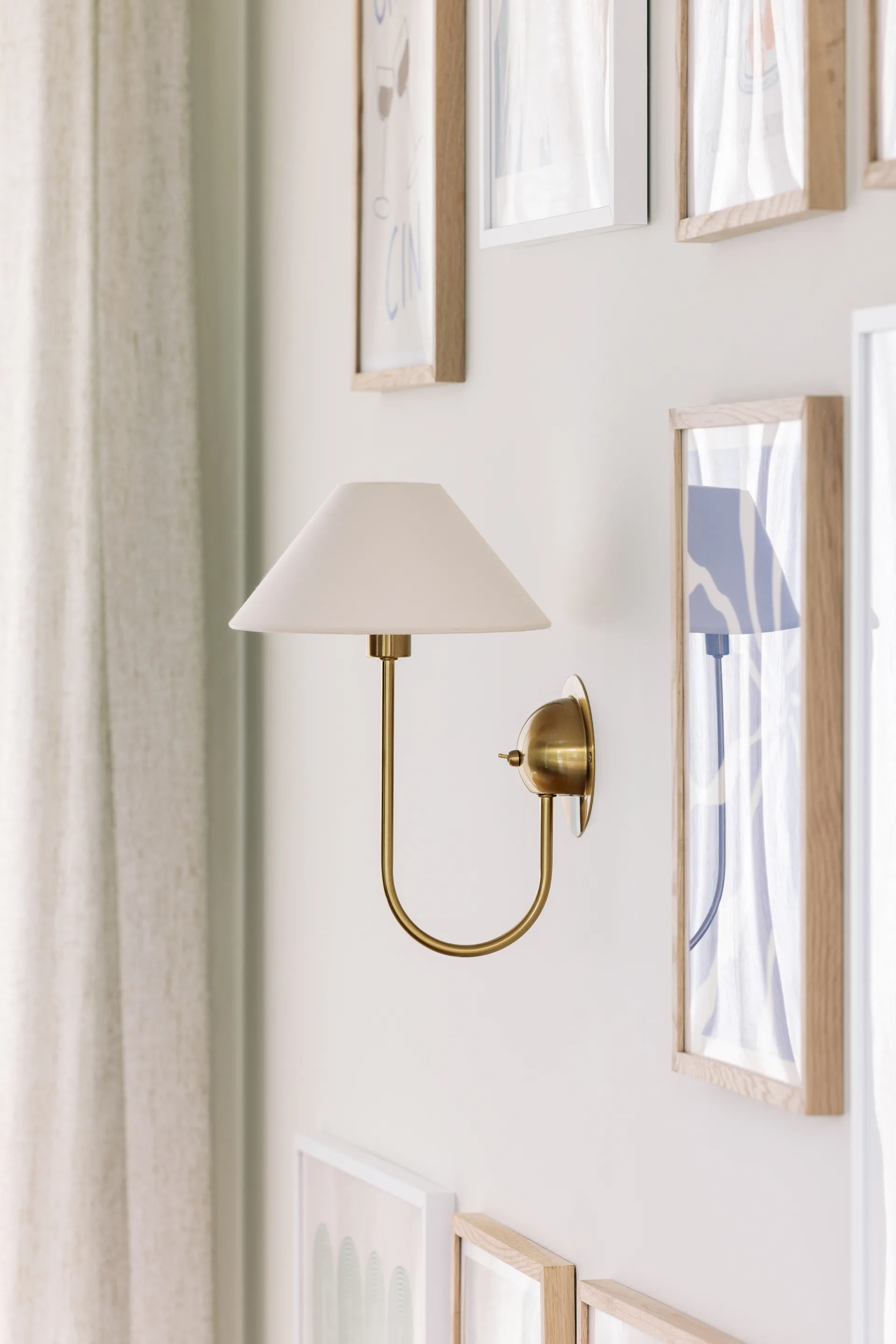 Applique Iris, Crème Globen Lighting