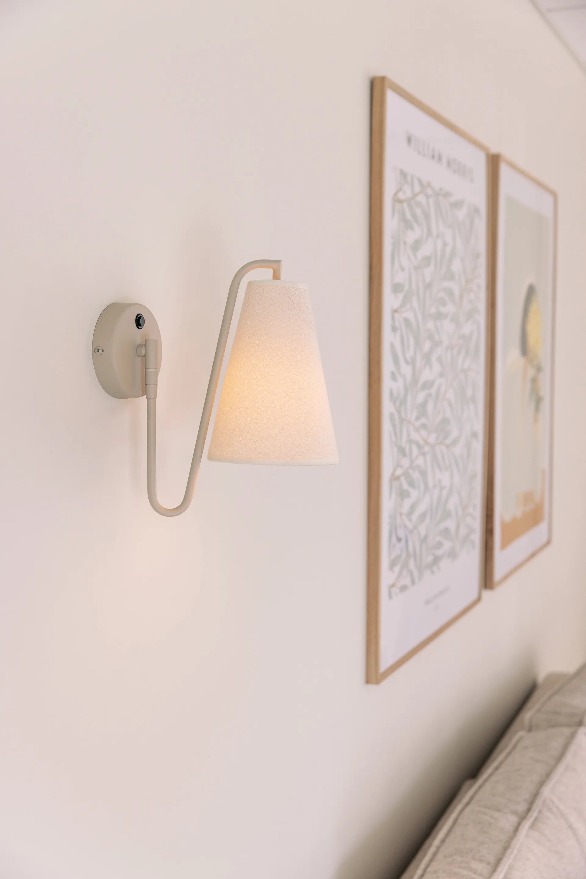 Applique murale Lou, Bouclé blanc-beige Globen Lighting