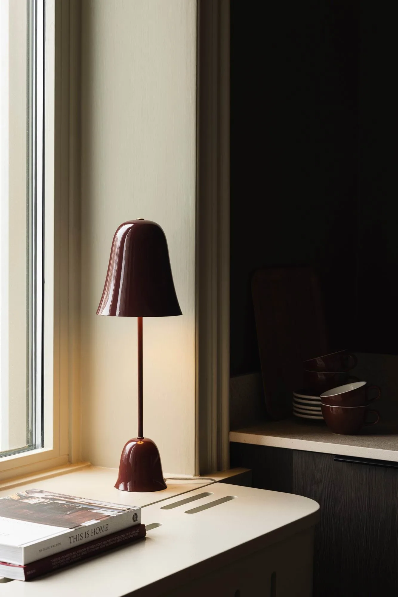 Blåklockan lampe de table, Winröd (rouge), Ø16xH50 cm Globen Lighting