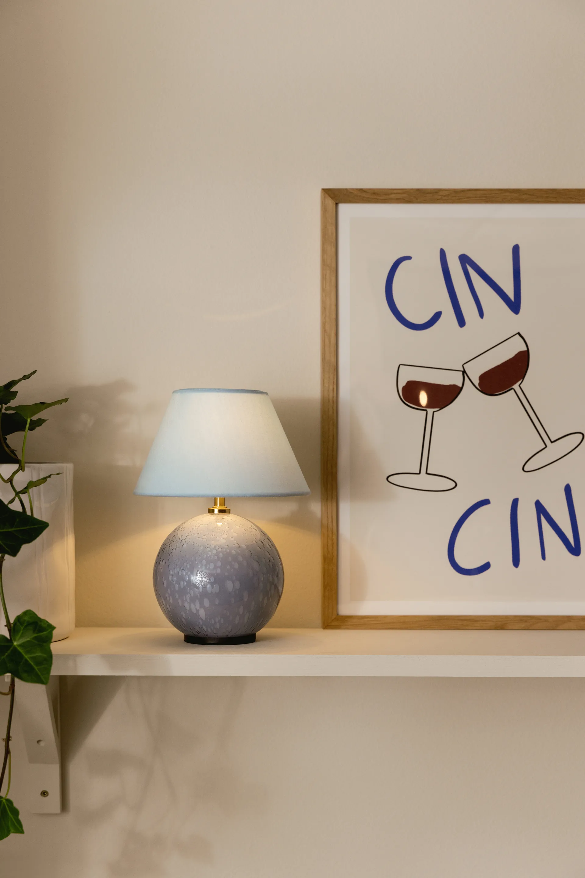 Iris 16 lampe de table portable, Bleu colombe Globen Lighting