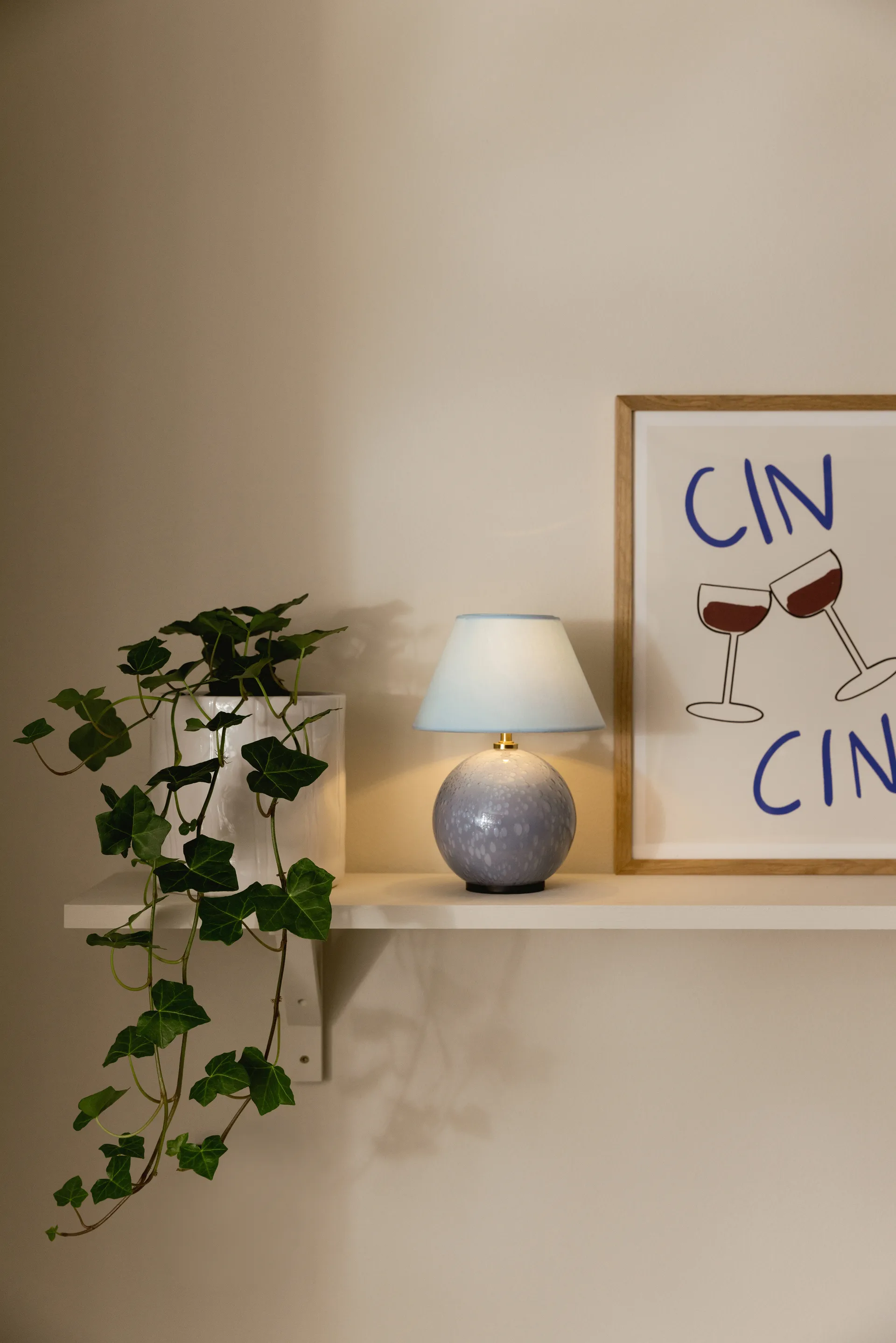 Iris 16 lampe de table portable, Bleu colombe Globen Lighting