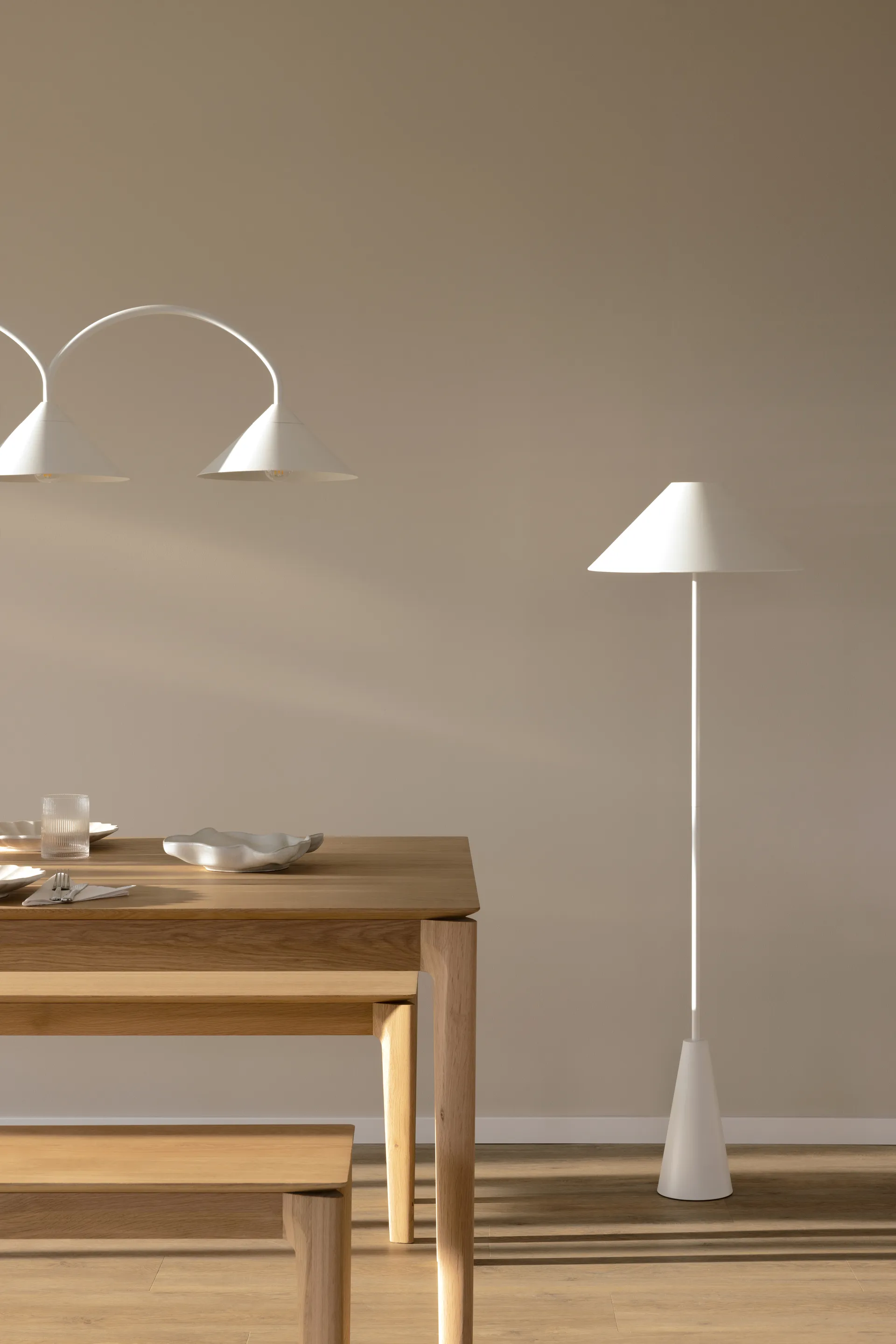 Lampadaire Cannes 140 cm, Blanc Globen Lighting