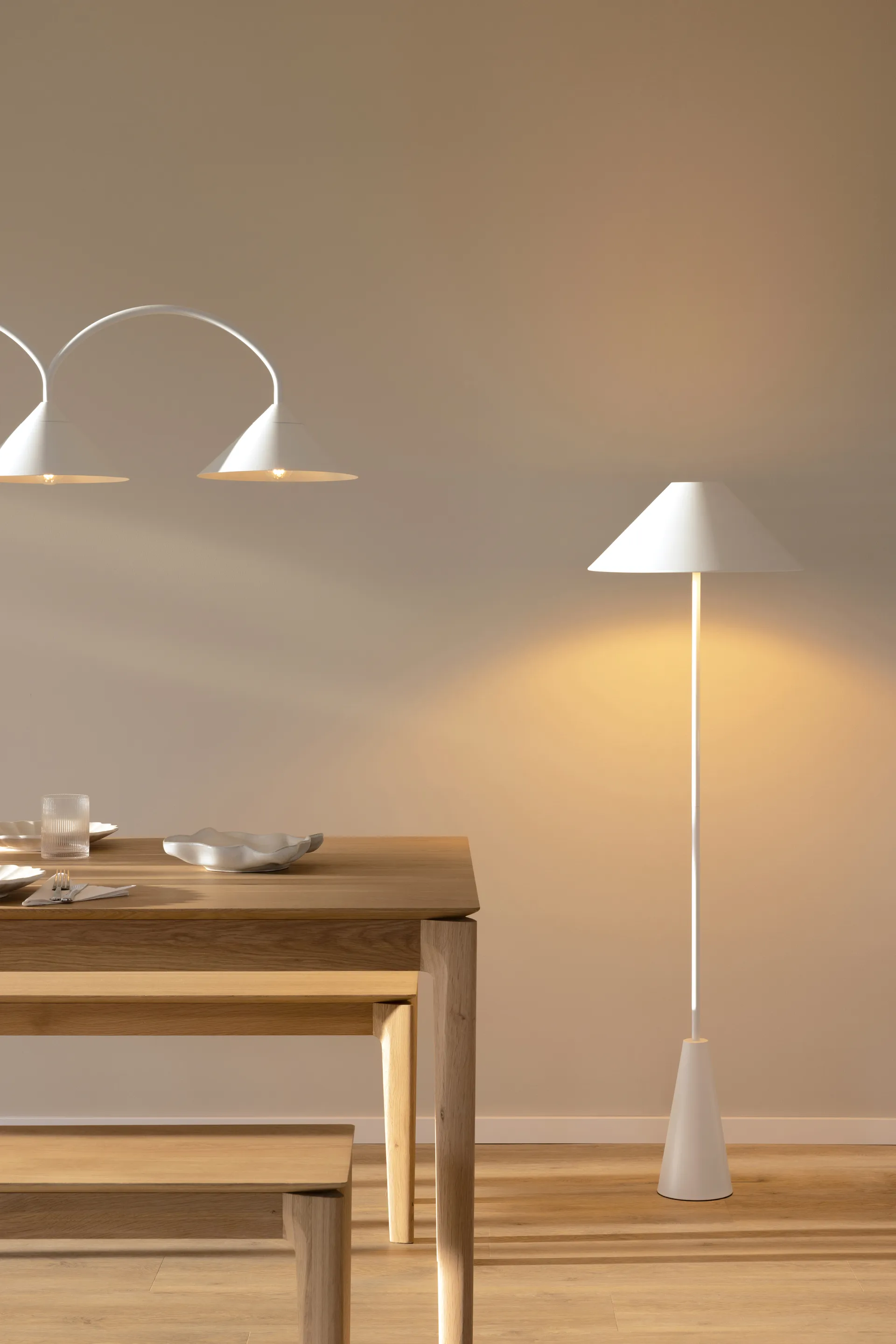 Lampadaire Cannes 140 cm, Blanc Globen Lighting