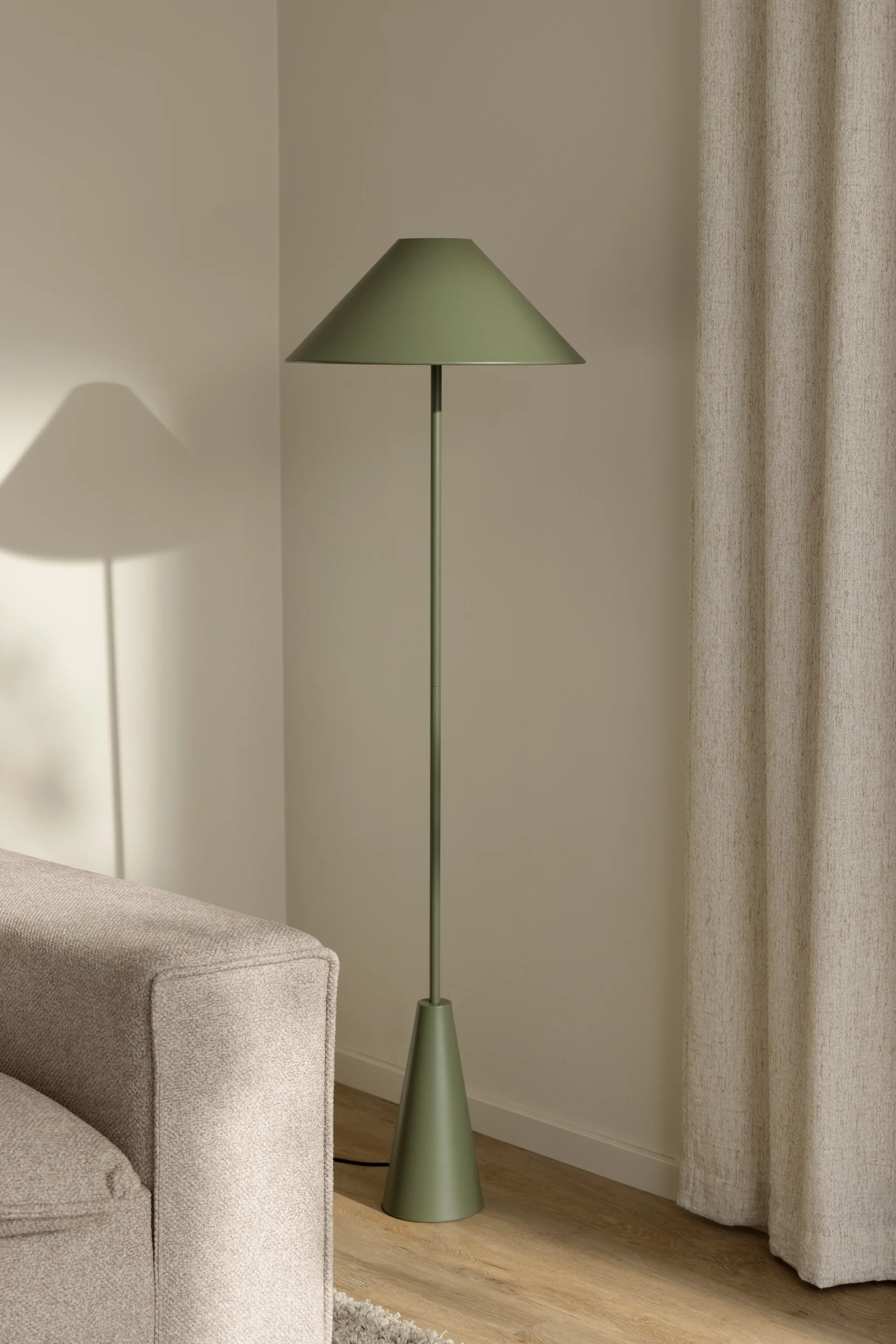 Lampadaire Cannes 140 cm, Vert mousse Globen Lighting