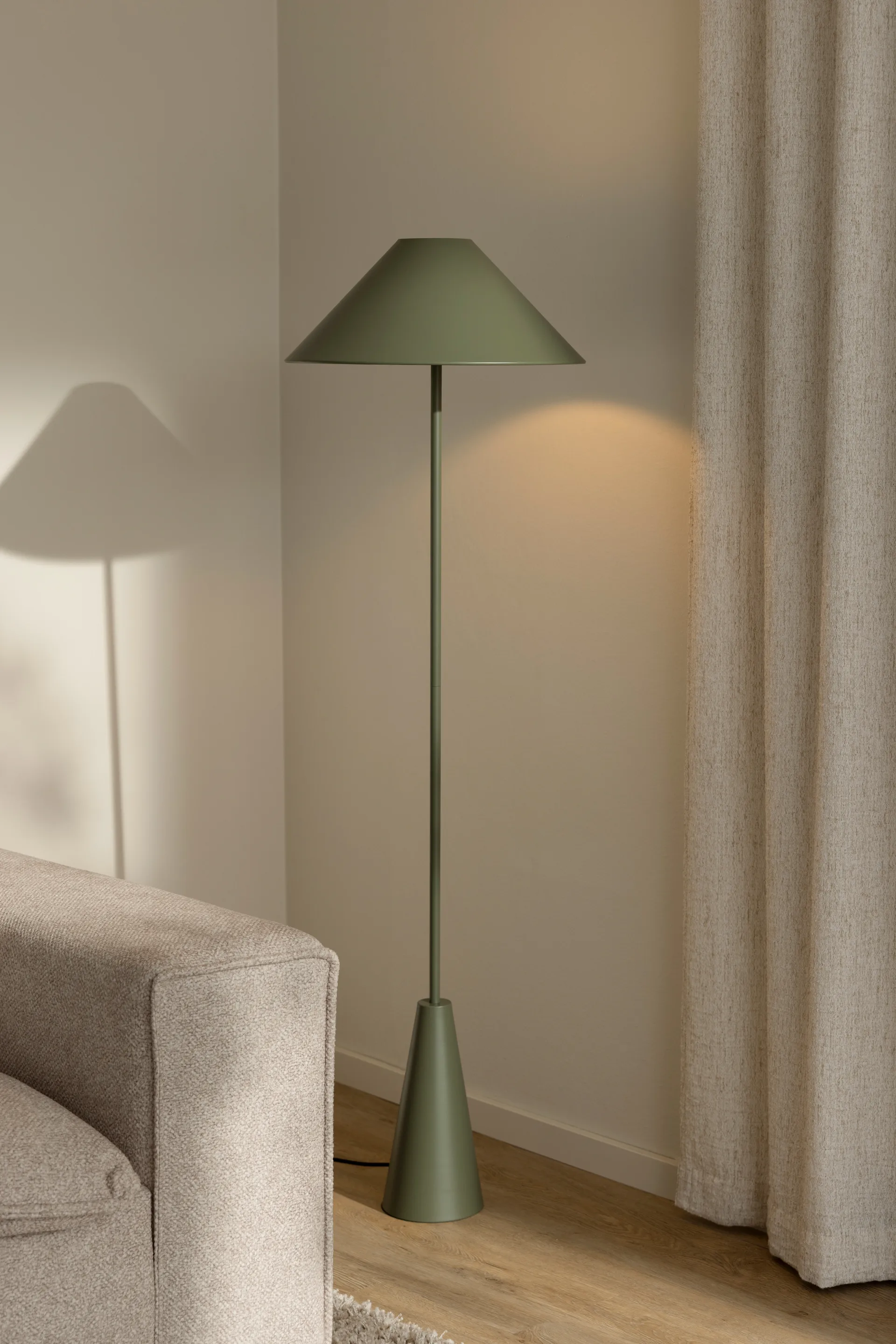 Lampadaire Cannes 140 cm, Vert mousse Globen Lighting